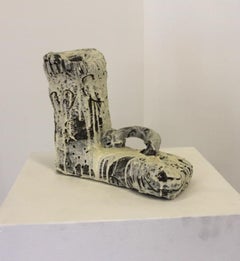 Jarrón de pie con flor, loza vidriada de Jeffry Mitchell, 2012