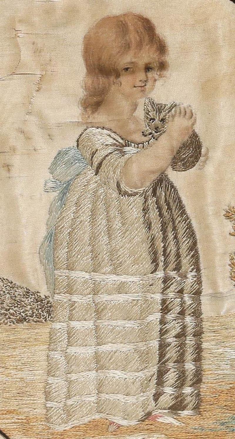 Ricamo georgiano dell'inizio del XIX secolo incorniciato - Ragazza con gattino in vendita 3