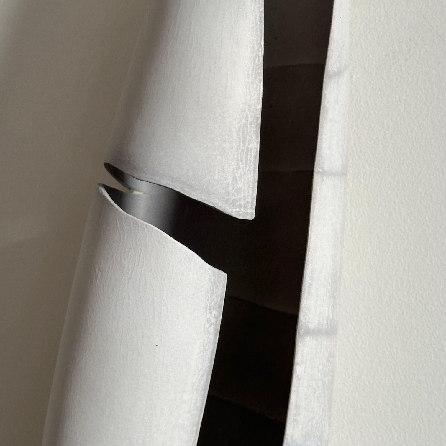 Paula Murray, Zeitgenössisch, Porzellan Wandkunst, Hängegefäß, Grau, Blau, 2021 im Angebot 3