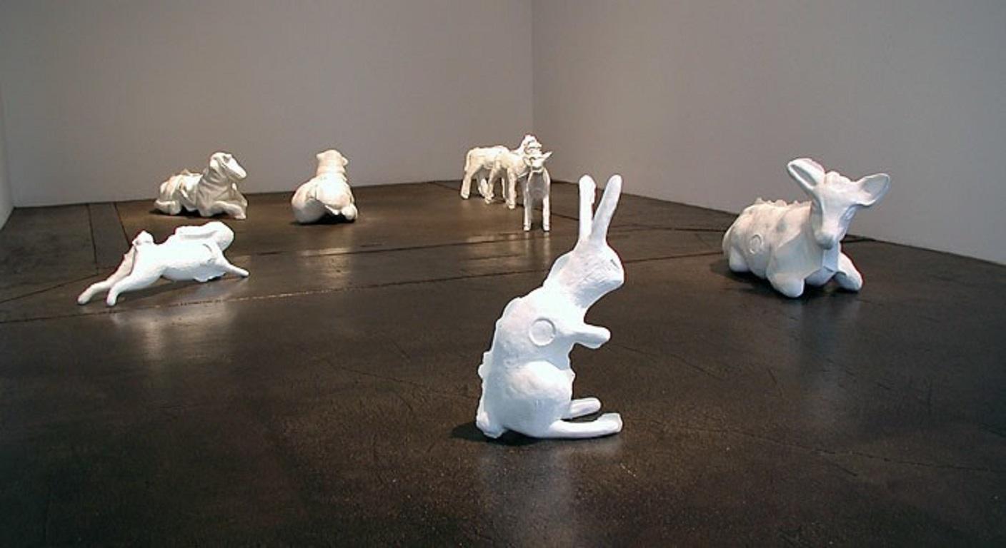 The Complete Petting Zoo (épreuve d'artiste 2/2), 2003-2003

Informations complémentaires :
Médium : Plastique moulé
Dimensions : 30 × 120 × 120 in (76.2 × 304.8 × 304.8 cm)
Edition AP2/2/3 + 2AP

Yoram Wolberger utilise des jouets d'enfance et des