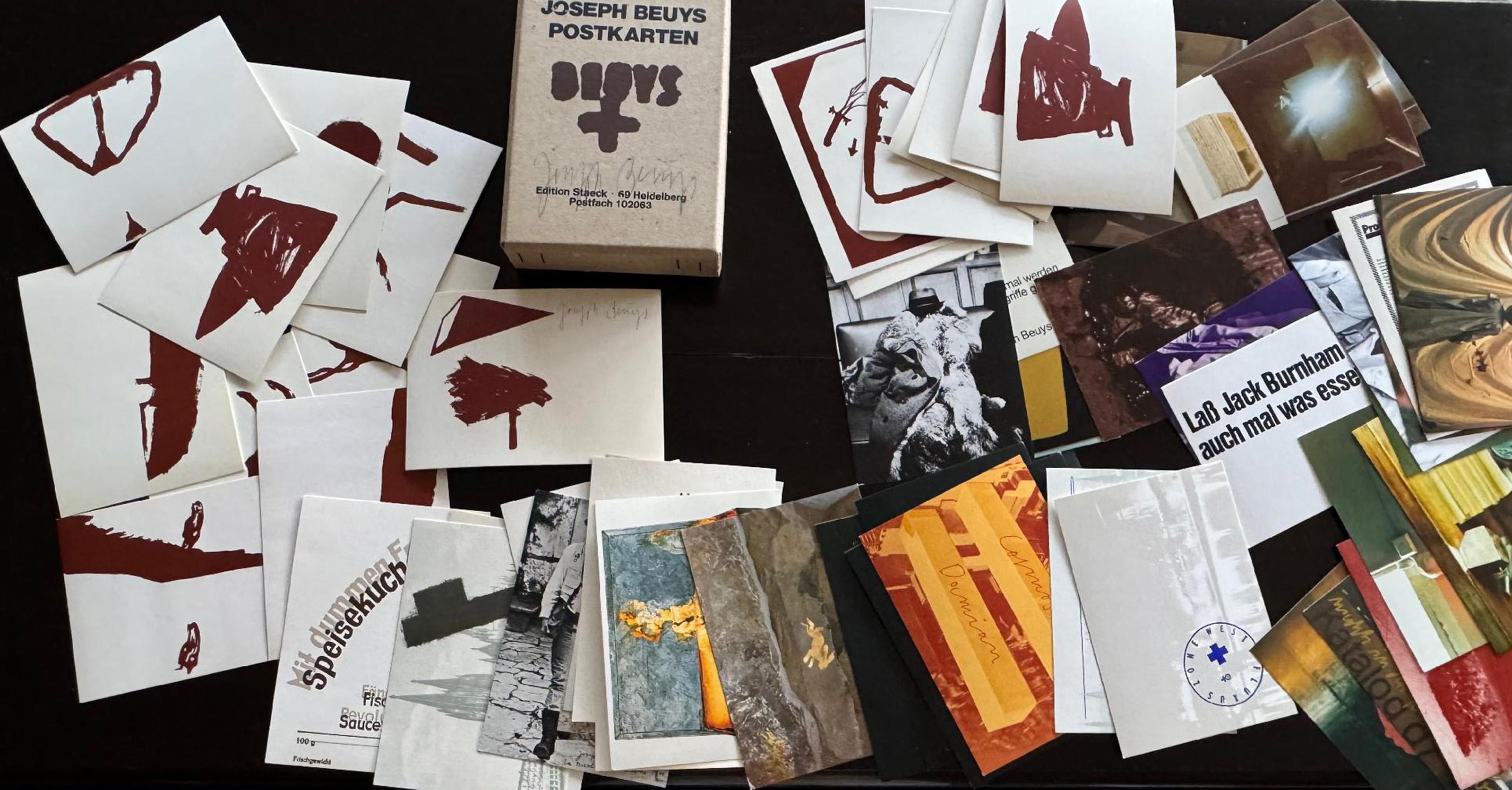 Postkarten, Colección de 88 postales contemporáneas de Joseph Beuys en venta 1