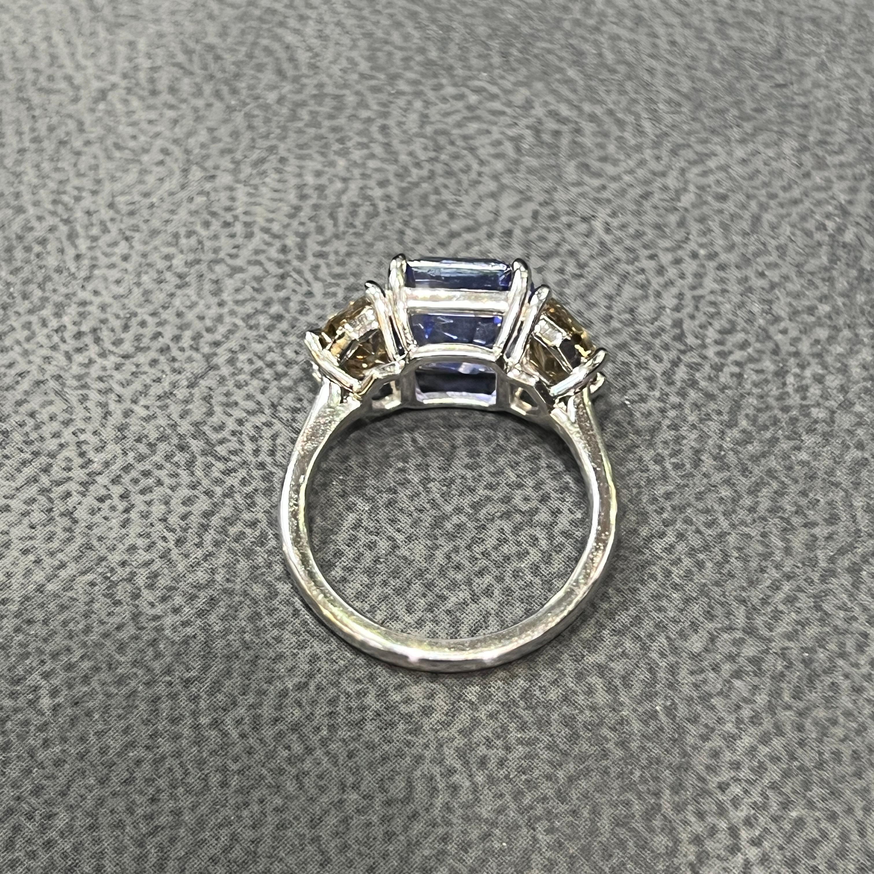 Women's 5.69 carat Certified Natural Sapphire & Diamond Ring For Sale