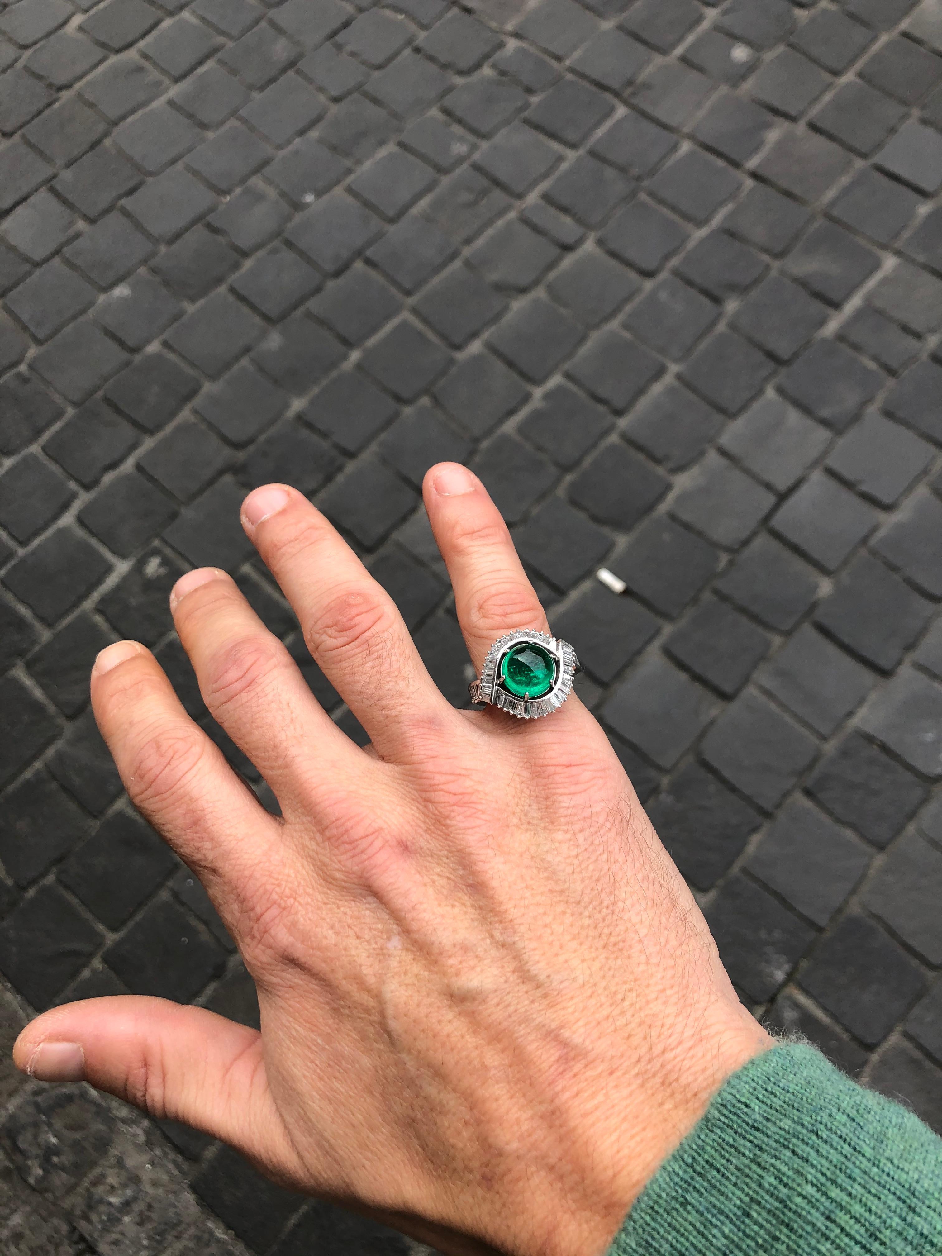 5.69 Carat Colombian Emerald and Diamond Ring in Platinum 950 For Sale 4
