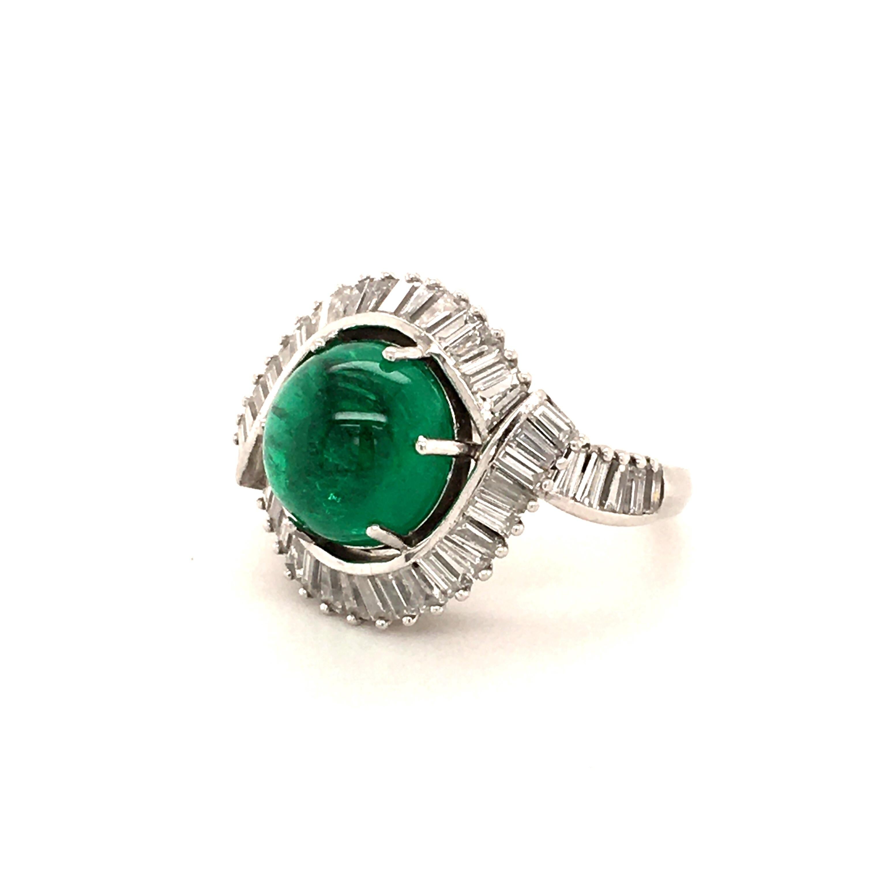 Contemporary 5.69 Carat Colombian Emerald and Diamond Ring in Platinum 950 For Sale