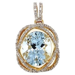 5.69 Carat Oval Aquamarine and Diamond Gold Vintage Pendant