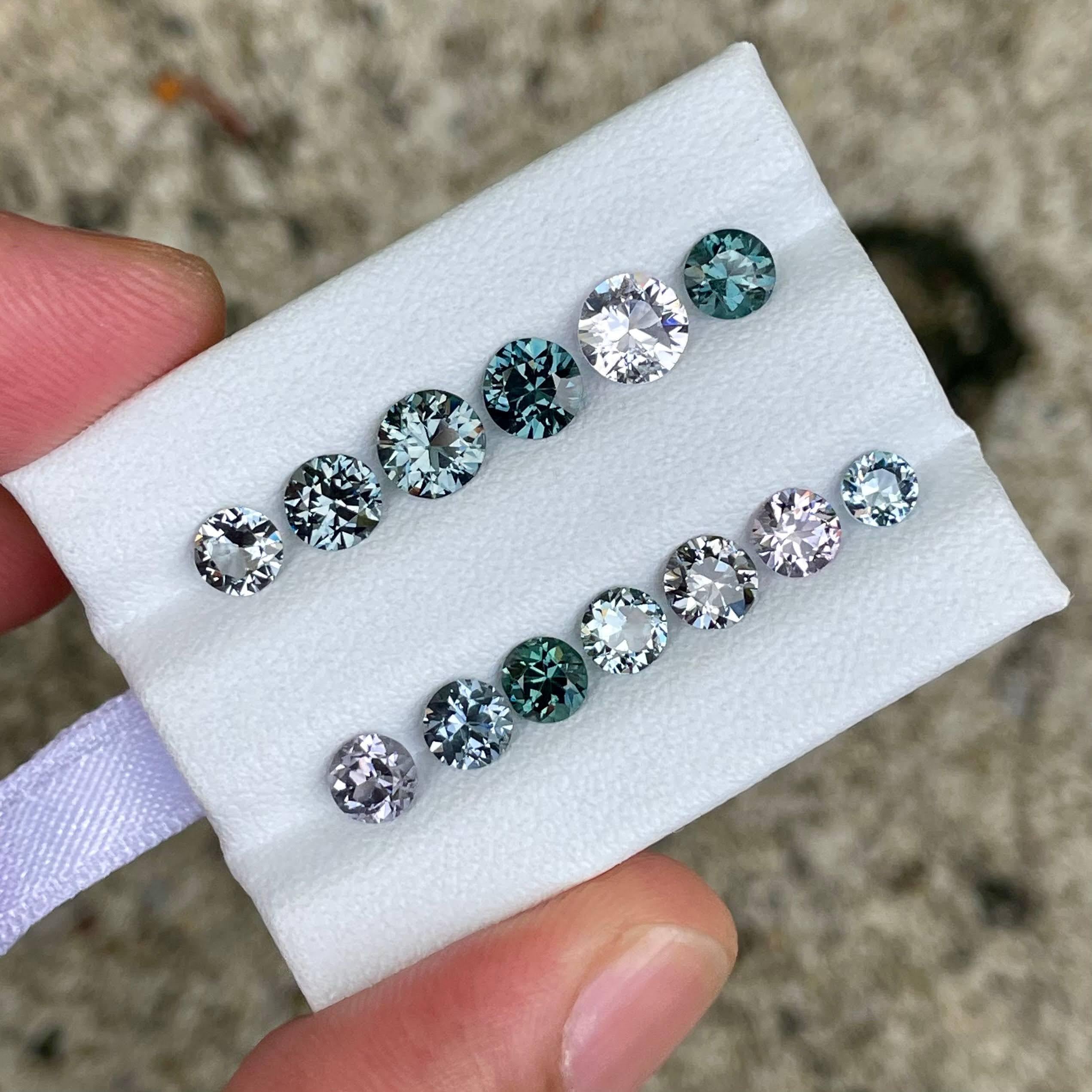 Lot de 13 pièces de spinelles taille ronde de Birmanie de 5,69 carats Neuf - En vente à Bangkok, TH