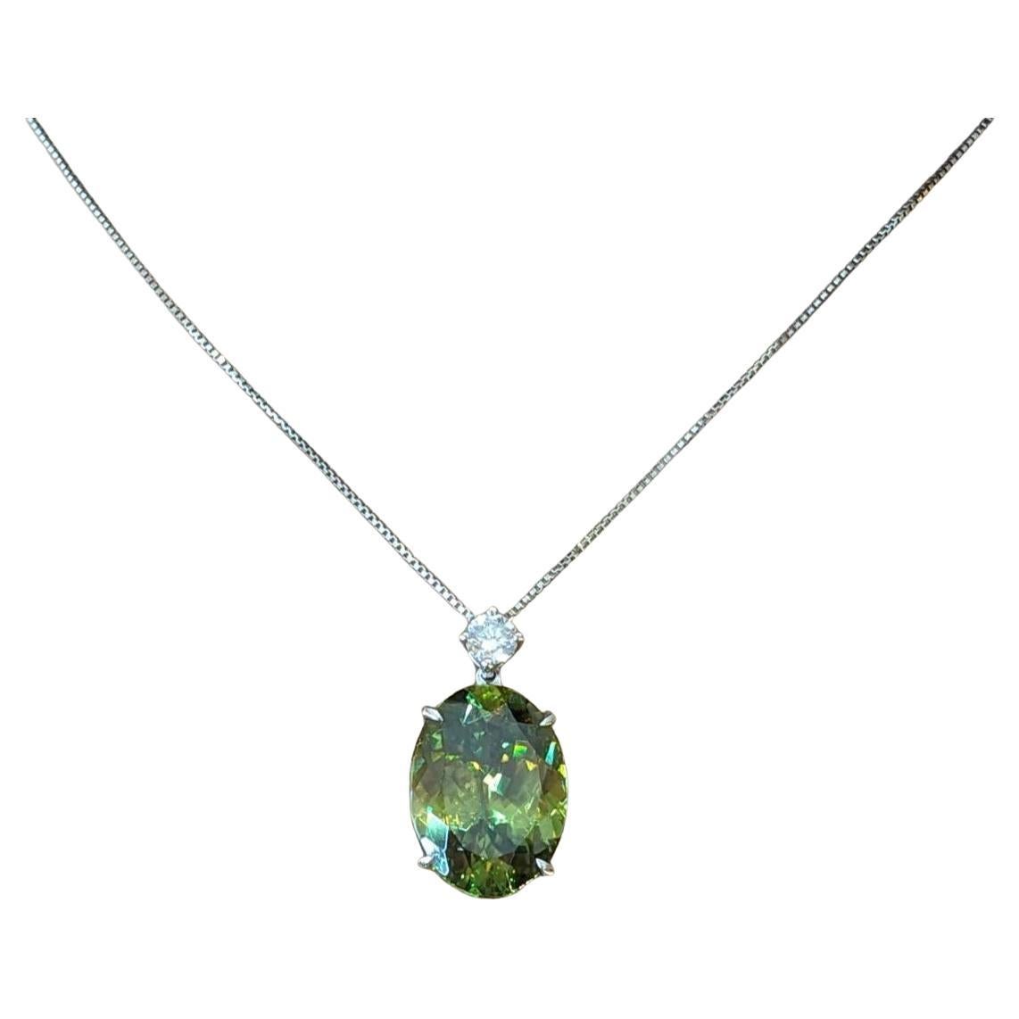 Collier pendentif en platine avec sphène ovale et diamant rond de 5,69 ct en vente