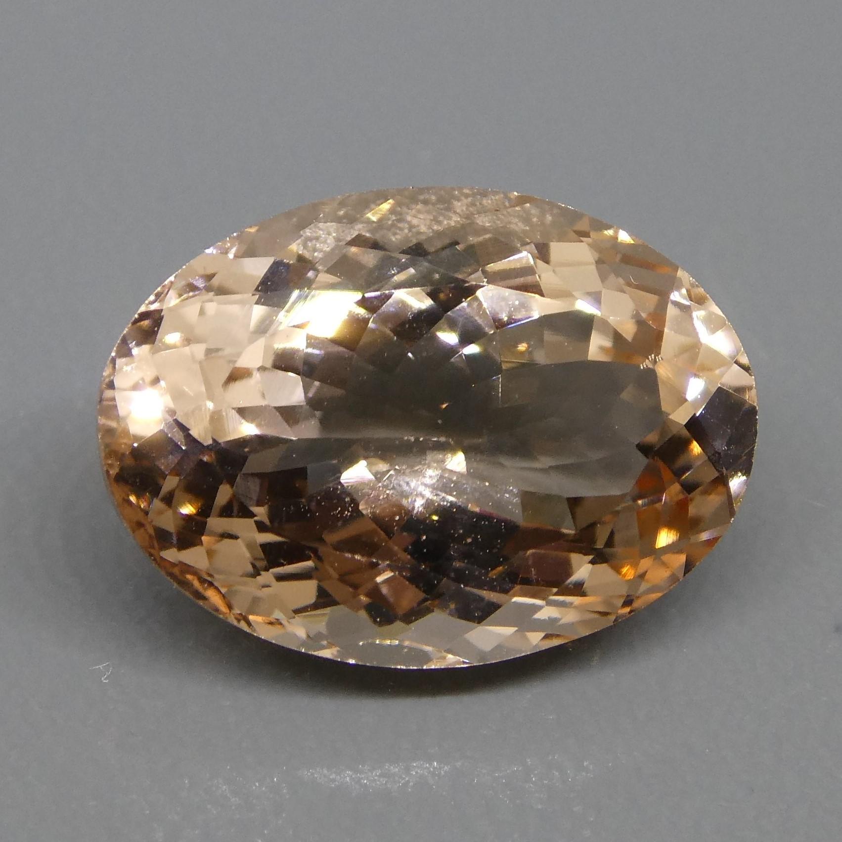 5.69ct Oval Morganite In New Condition For Sale In Toronto, Ontario