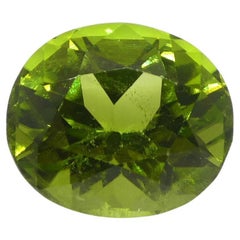 Péridot vert jauneâtre ovale 5,69 carats