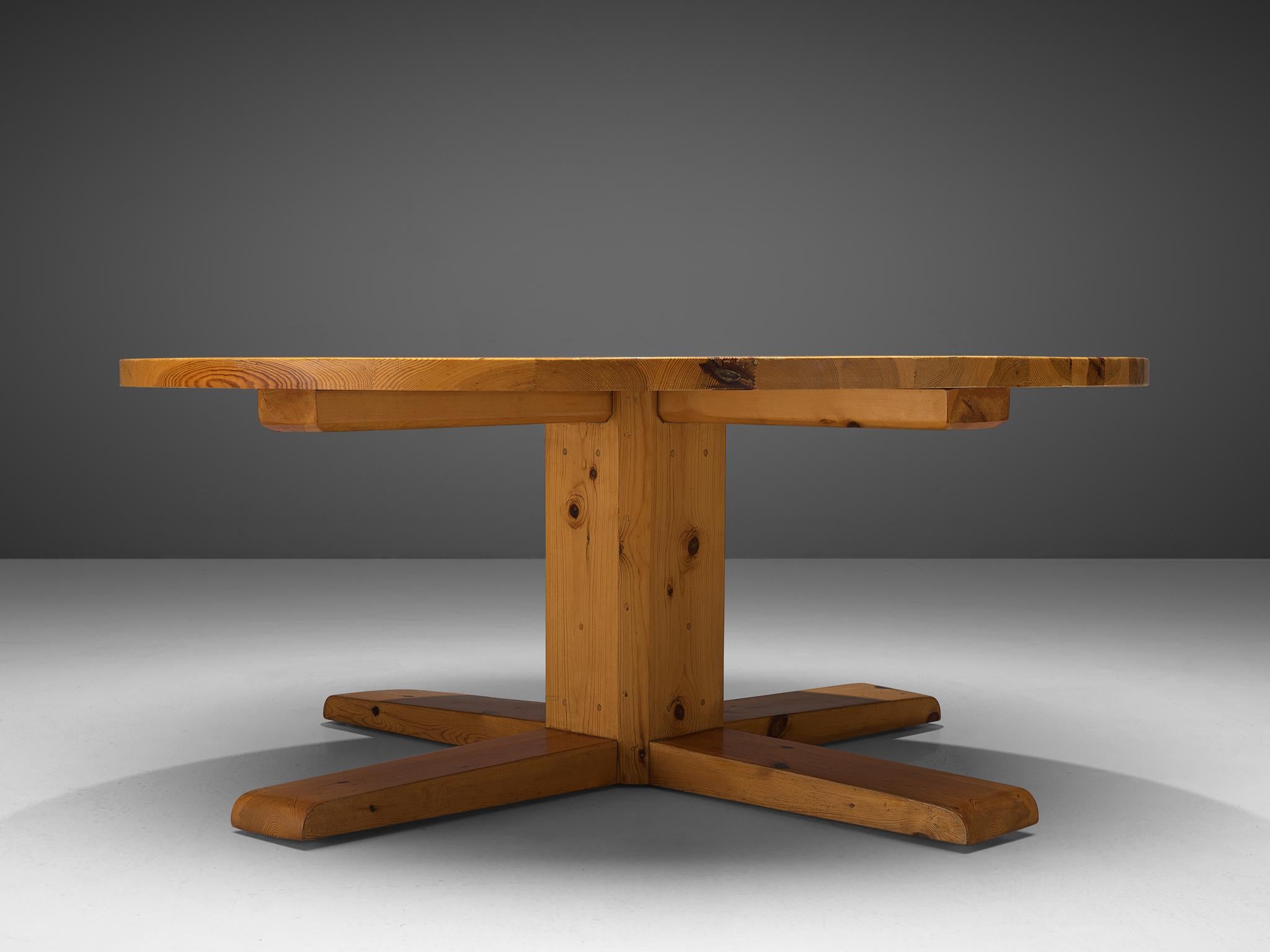Spanish Dining Table in Solid Pinewood 1