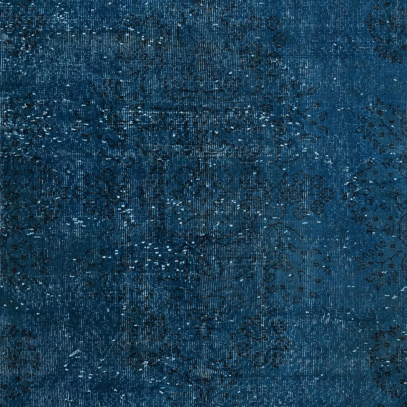 Noué à la main 5.6x10 Ft Blue Area Rug for Contemporary Interiors, Handmade in Turkey (tapis bleu pour intérieurs contemporains, fait à la main) en vente
