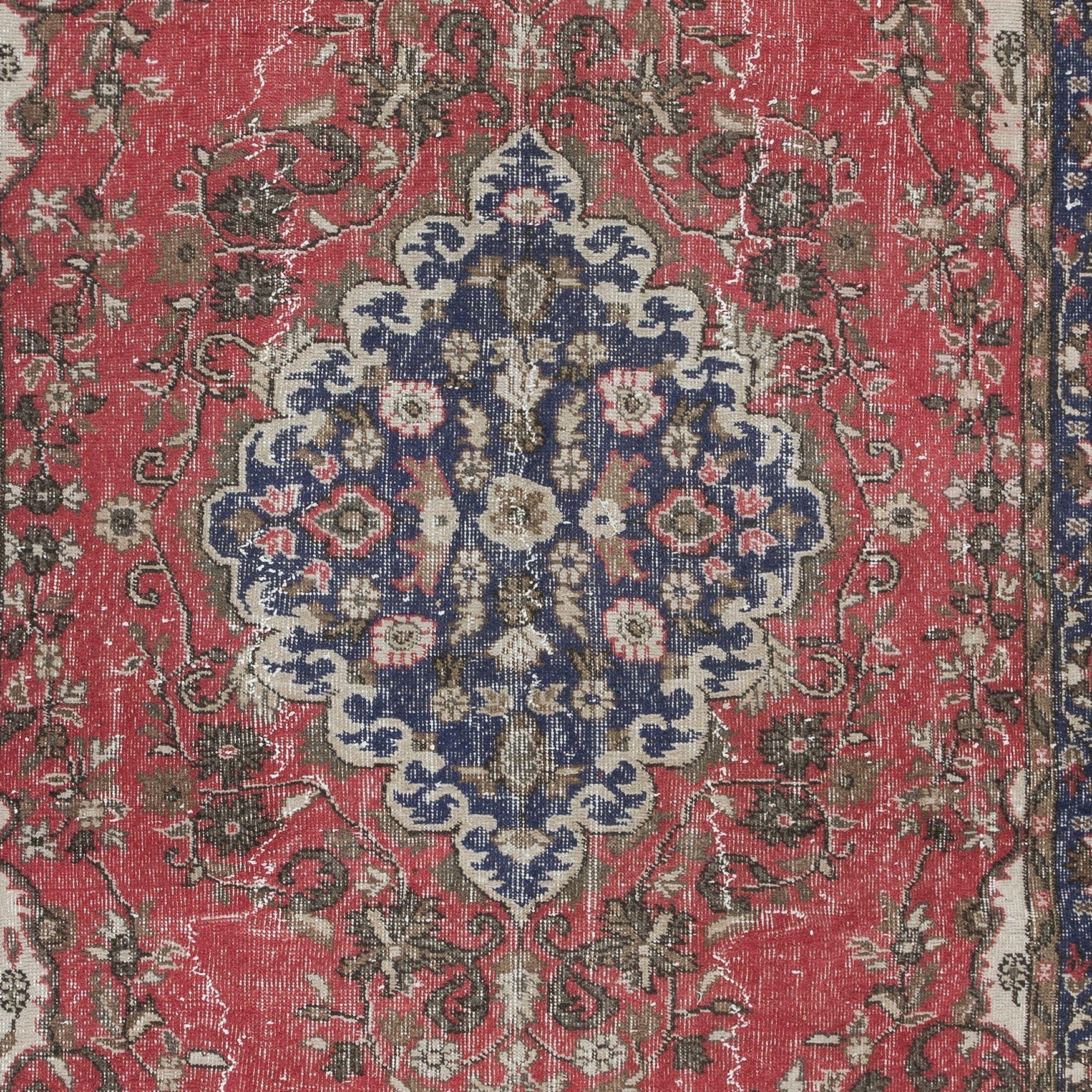 5.6x10.2 Ft Vintage Handmade Turkish Wool Area Rug in Red, Beige & Dark Blue In Good Condition For Sale In Philadelphia, PA