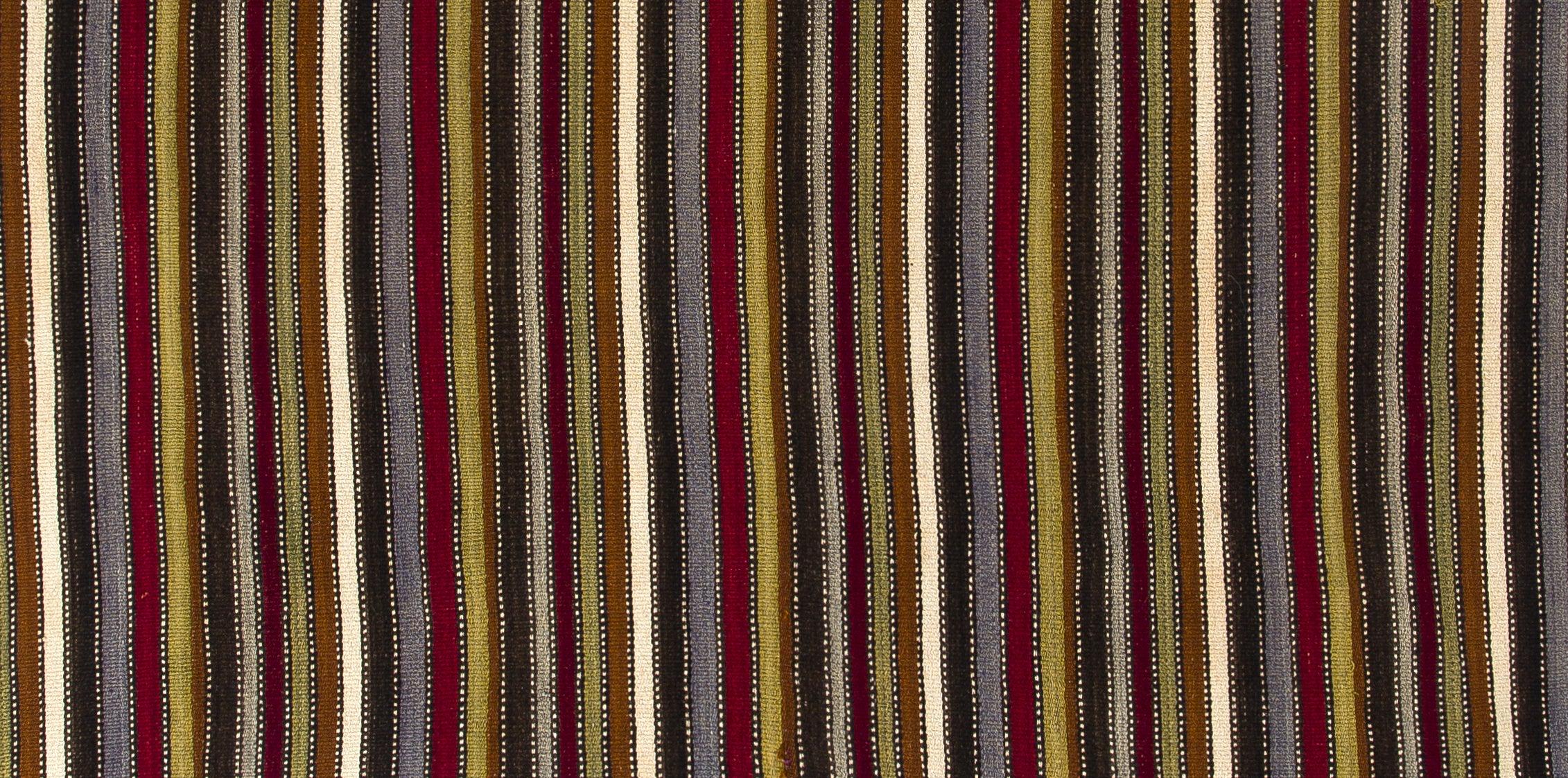 5.6x6 ft Handwoven Minimalist Vintage Striped Flat-Woven Turkish Wool Kilim Rug In Good Condition For Sale In Philadelphia, PA