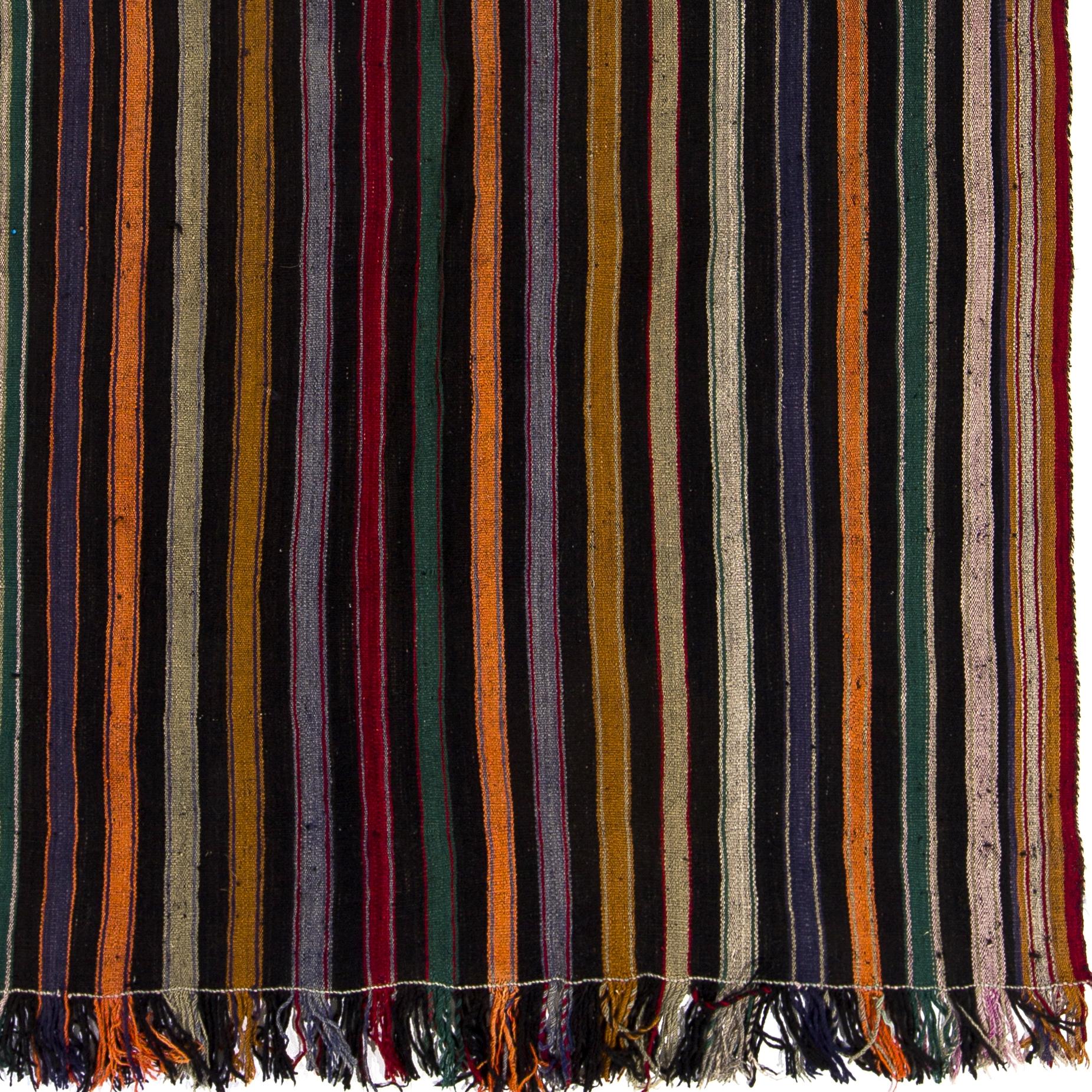 5.6x7 Ft Hand-Woven Vintage Kilim Rug with Stripes. 100% Wool Floor Covering In Excellent Condition For Sale In Philadelphia, PA