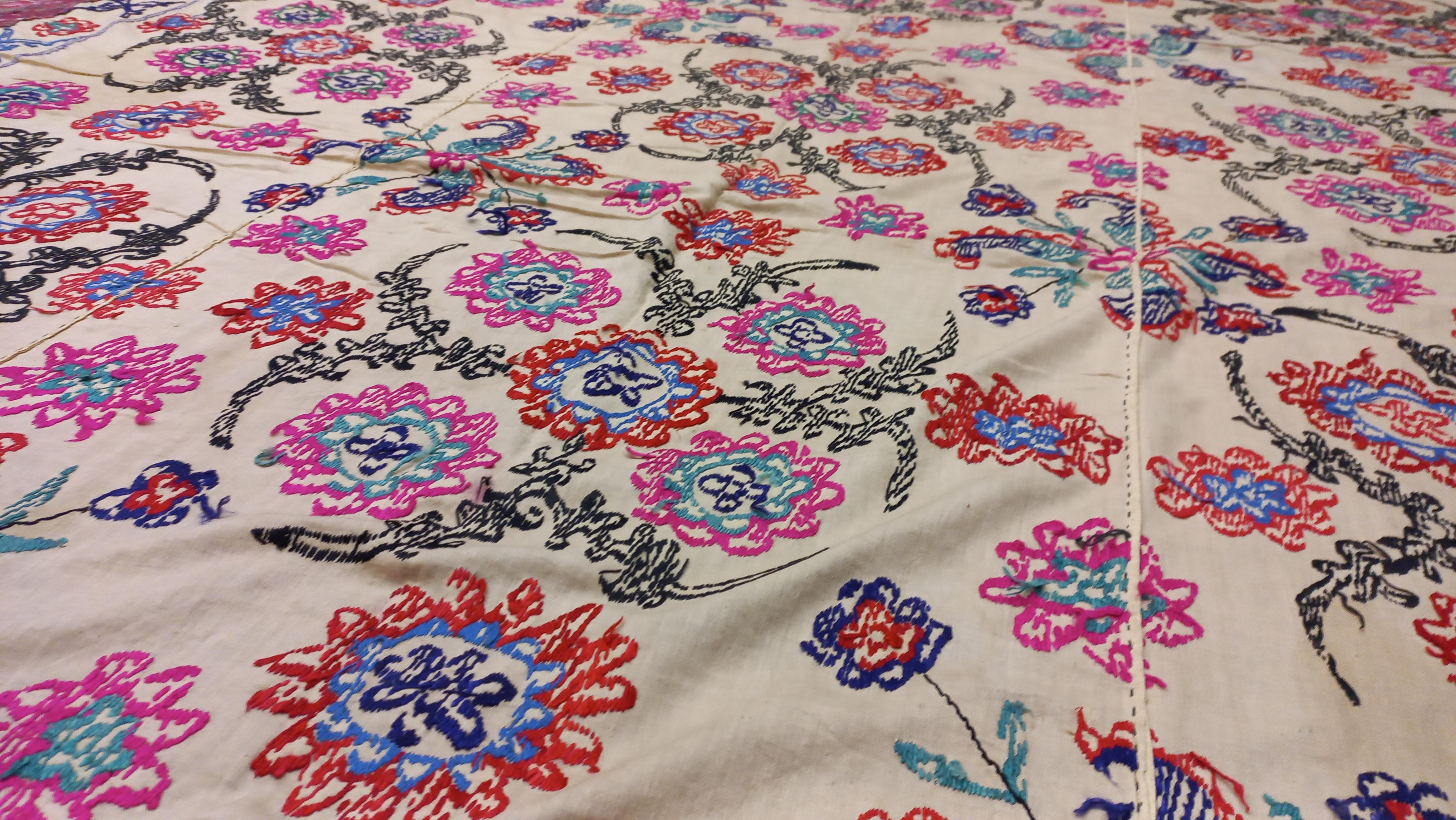 Cotton 5.6x7.4 Ft Decorative Silk Embroidery Bed Cover, Uzbek Vintage Suzani Tablecloth For Sale