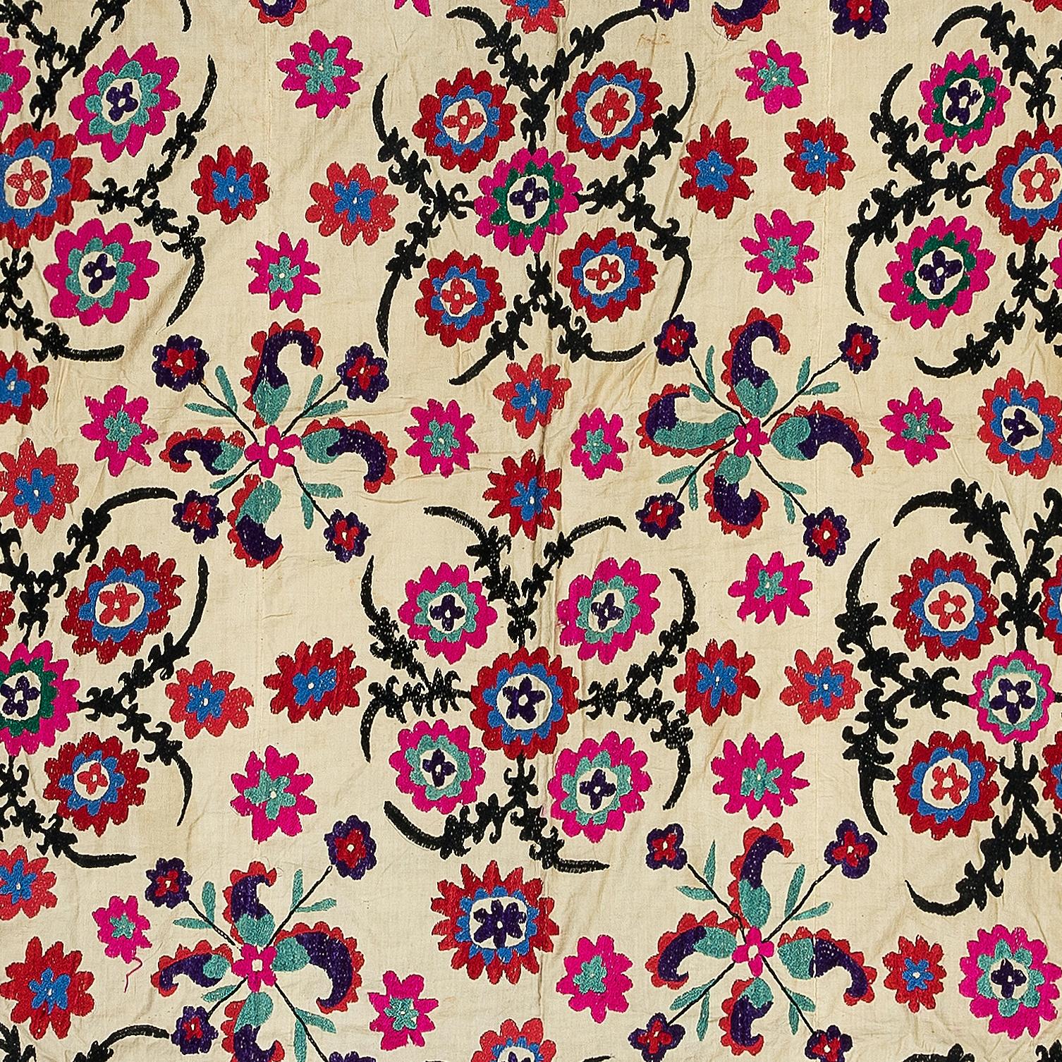 Suzani 5.6x7.4 Ft Silk Embroidery Bed Cover, Uzbek Vintage Floral Pattern Wall Hanging For Sale