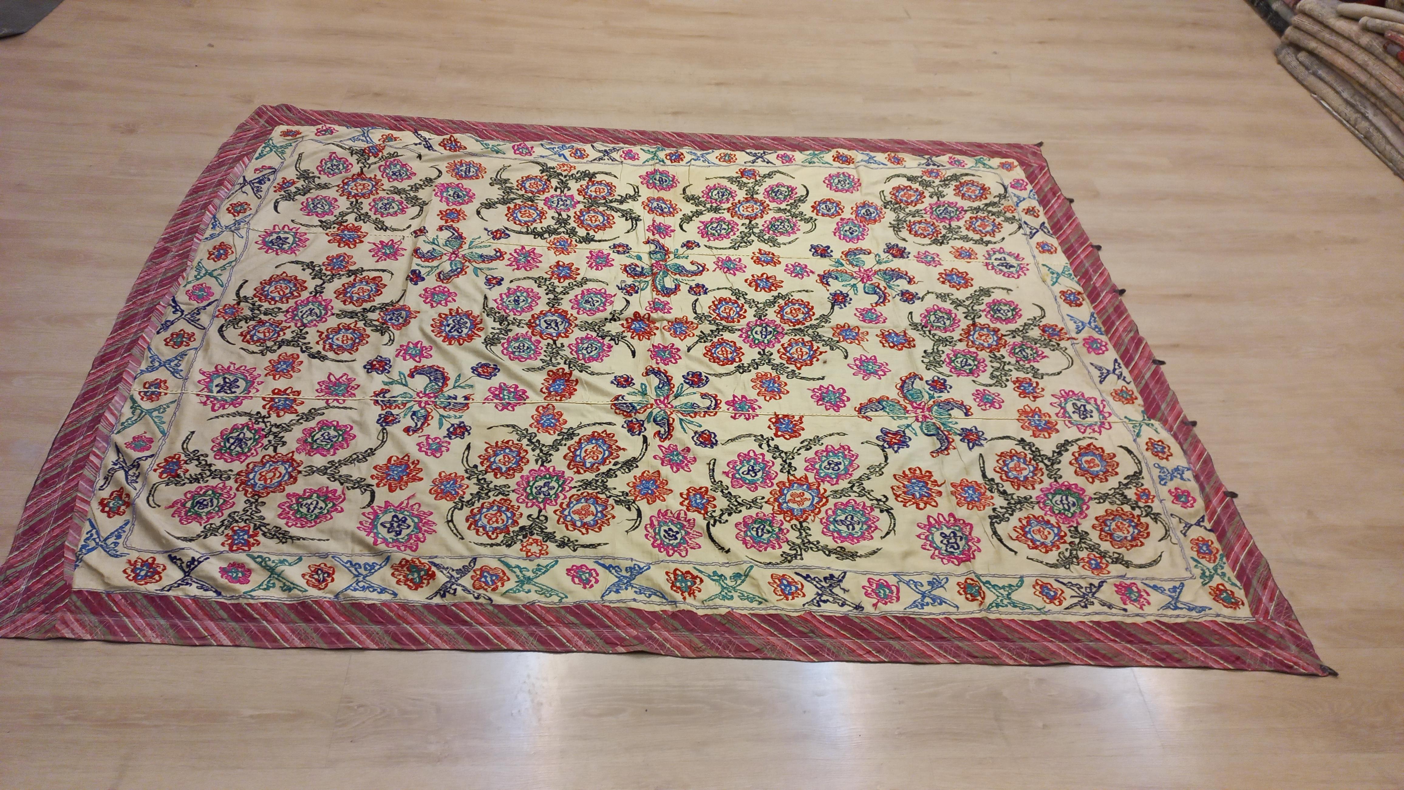 Embroidered 5.6x7.4 Ft Silk Embroidery Bed Cover, Uzbek Vintage Floral Pattern Wall Hanging For Sale