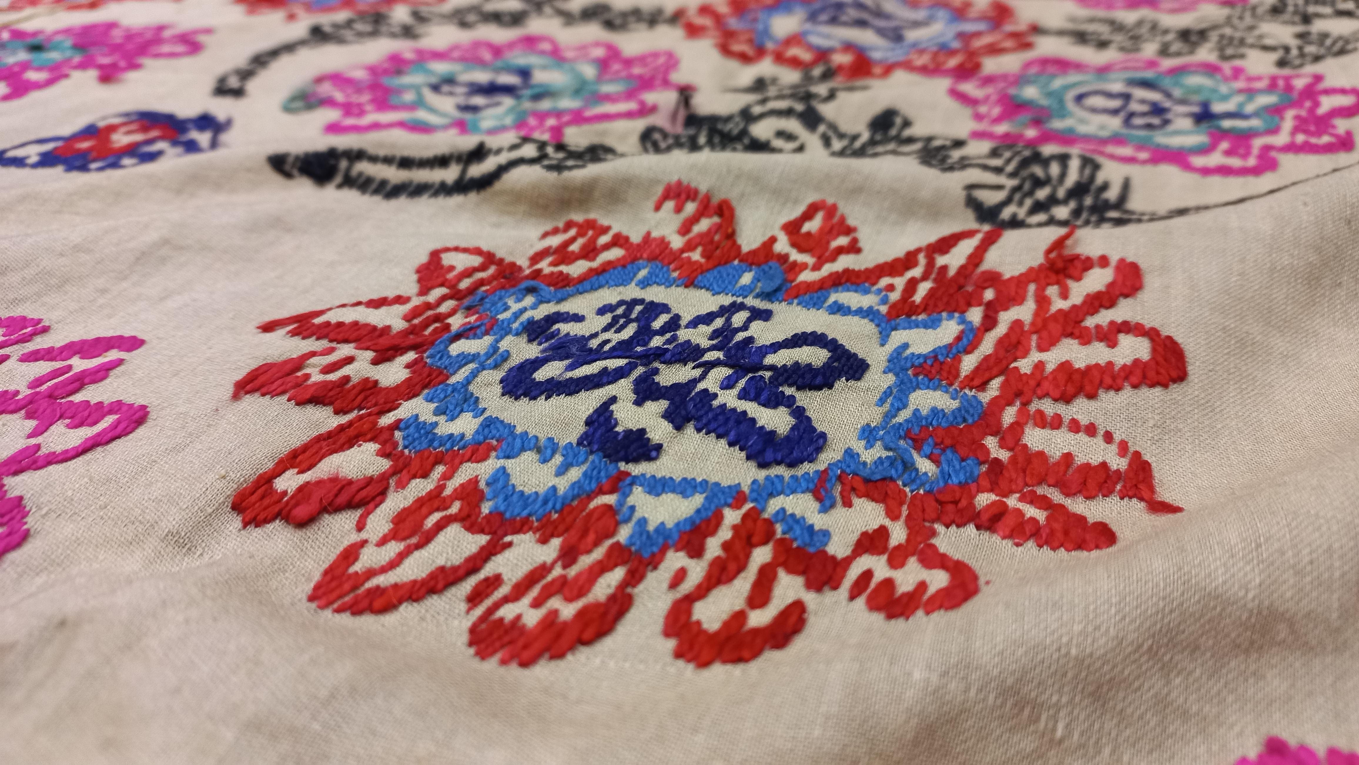 20th Century 5.6x7.4 Ft Silk Embroidery Bed Cover, Uzbek Vintage Floral Pattern Wall Hanging For Sale