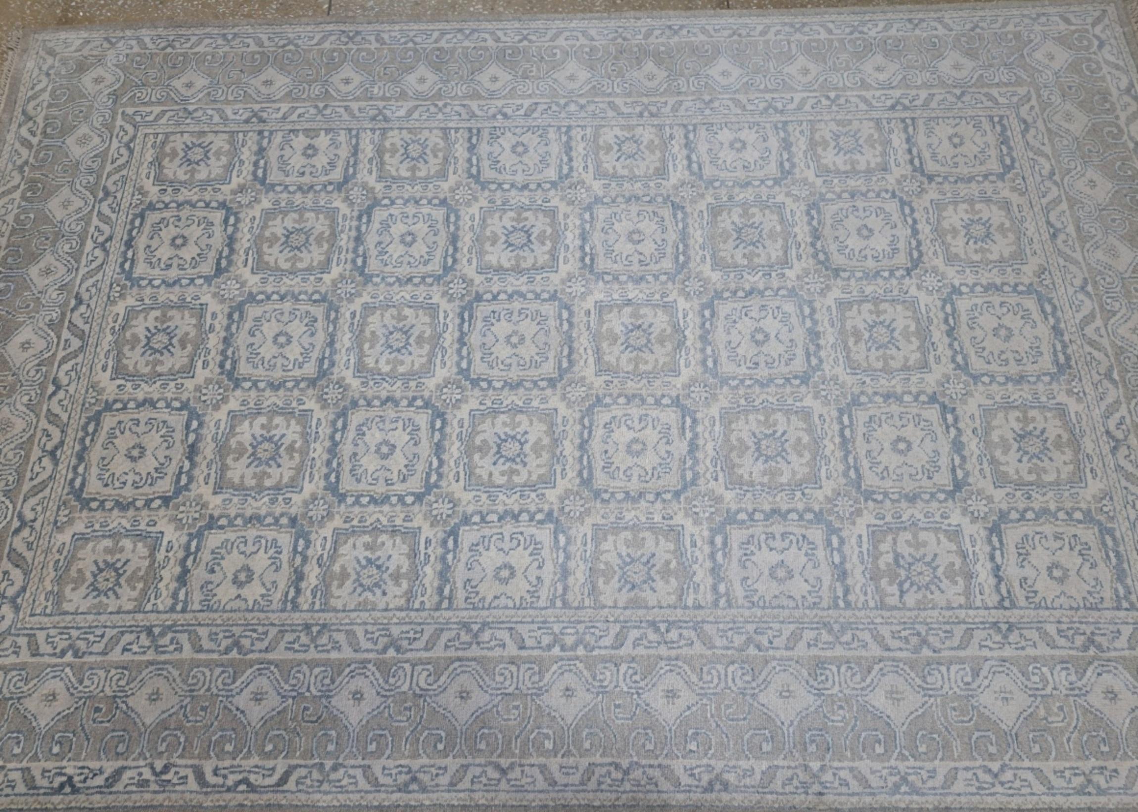 5.6x8 Ft 100% Seide Hand-geknotet Bereich Teppich für zeitgenössische Wohnzimmer Dekor (Handgeknüpft) im Angebot