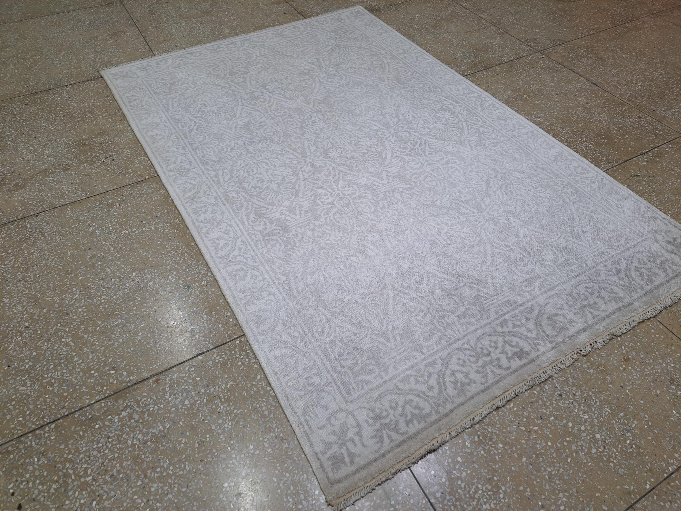5.6x8 Ft 100% Seide Handgeknüpfter Teppich. Luxus-Teppich. Indische handwerkliche Qualität im Zustand „Neu“ im Angebot in Spring Valley, NY