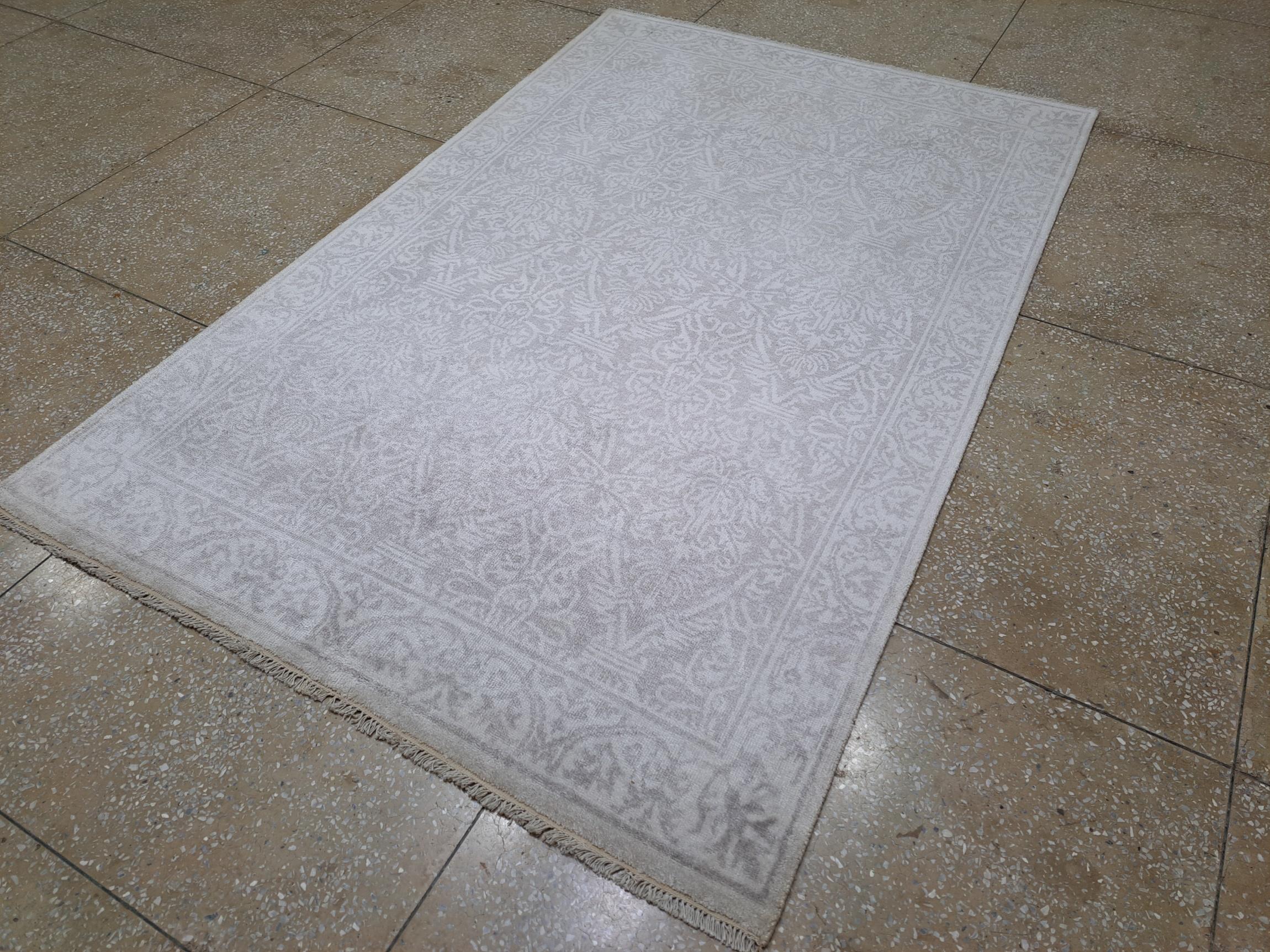 5.6x8 Ft 100% Seide Handgeknüpfter Teppich. Luxus-Teppich. Indische handwerkliche Qualität im Angebot 1