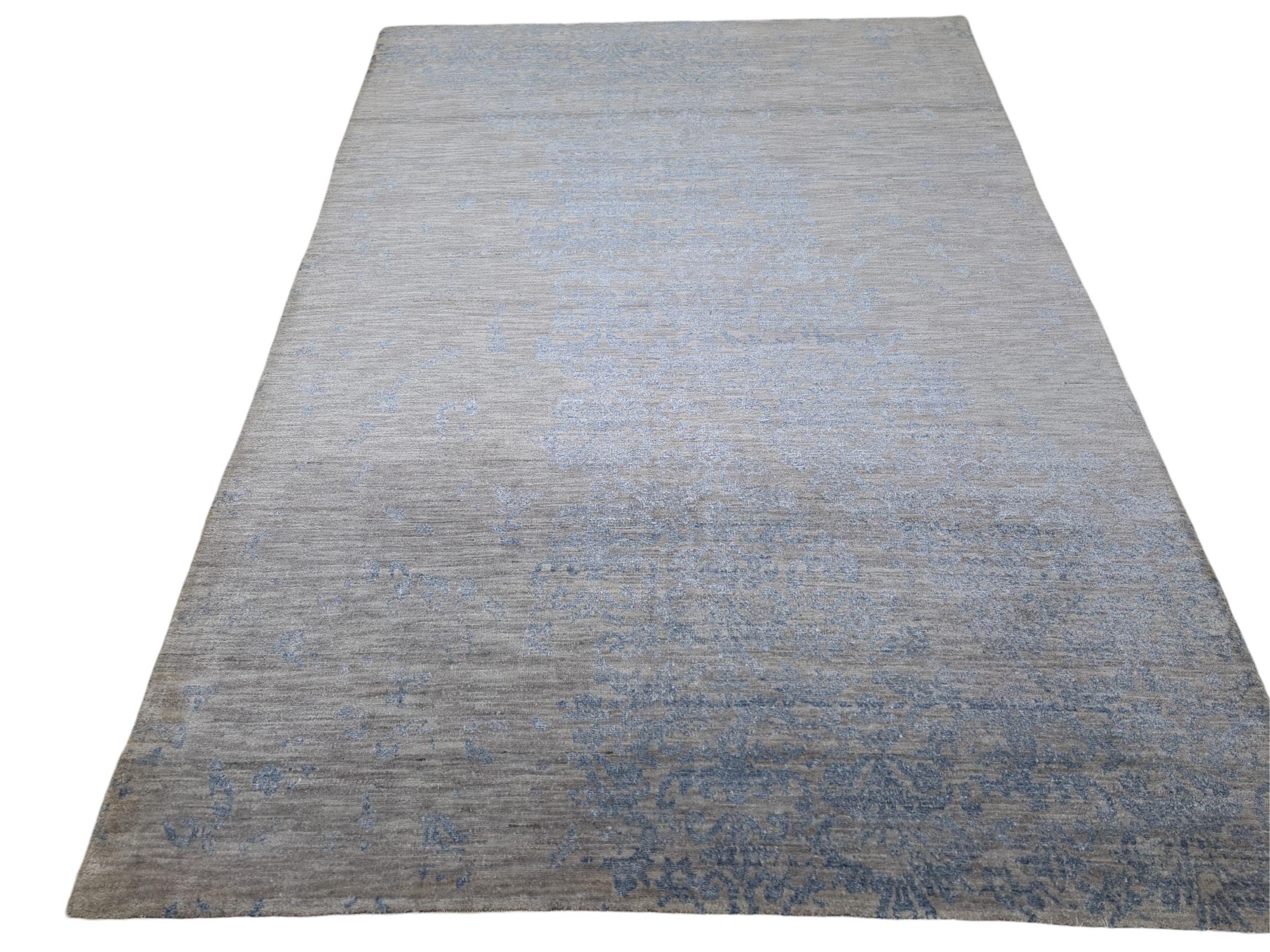 5.6x8 Ft Luxus handgeknüpfter Seidenteppich. 100% reine Seide Modern Design Teppich (Indisch) im Angebot