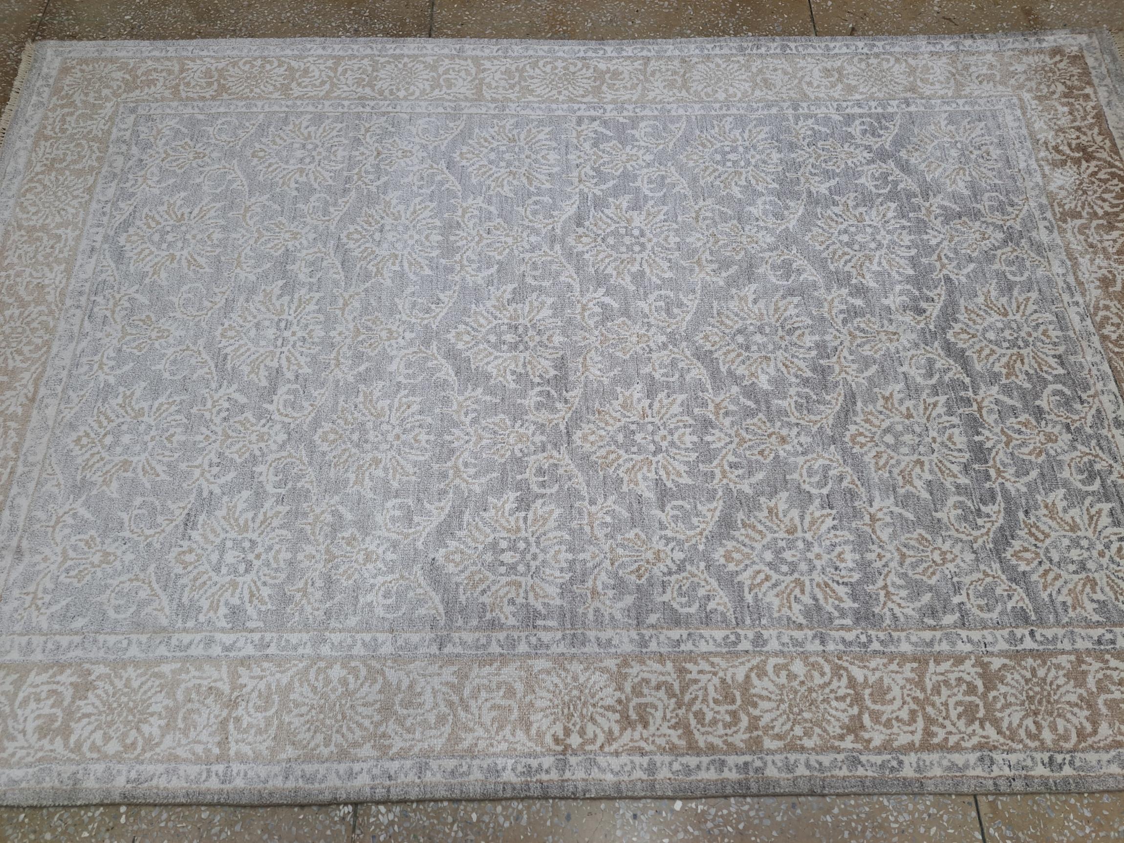 5.6x8 Ft Tappeto moderno annodato a mano. Tappeto in pura seta. Dimensioni personalizzate disponibili In condizioni Nuovo in vendita a Spring Valley, NY