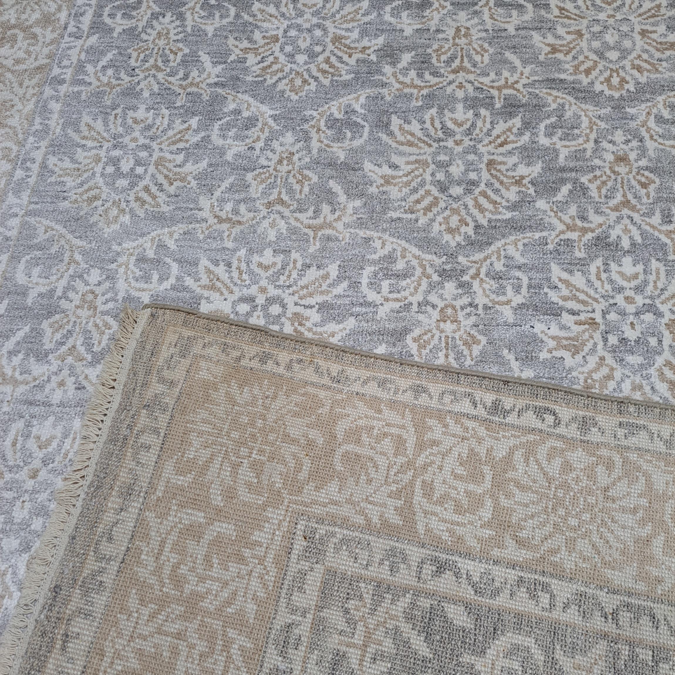 Seta 5.6x8 Ft Tappeto moderno annodato a mano. Tappeto in pura seta. Dimensioni personalizzate disponibili in vendita