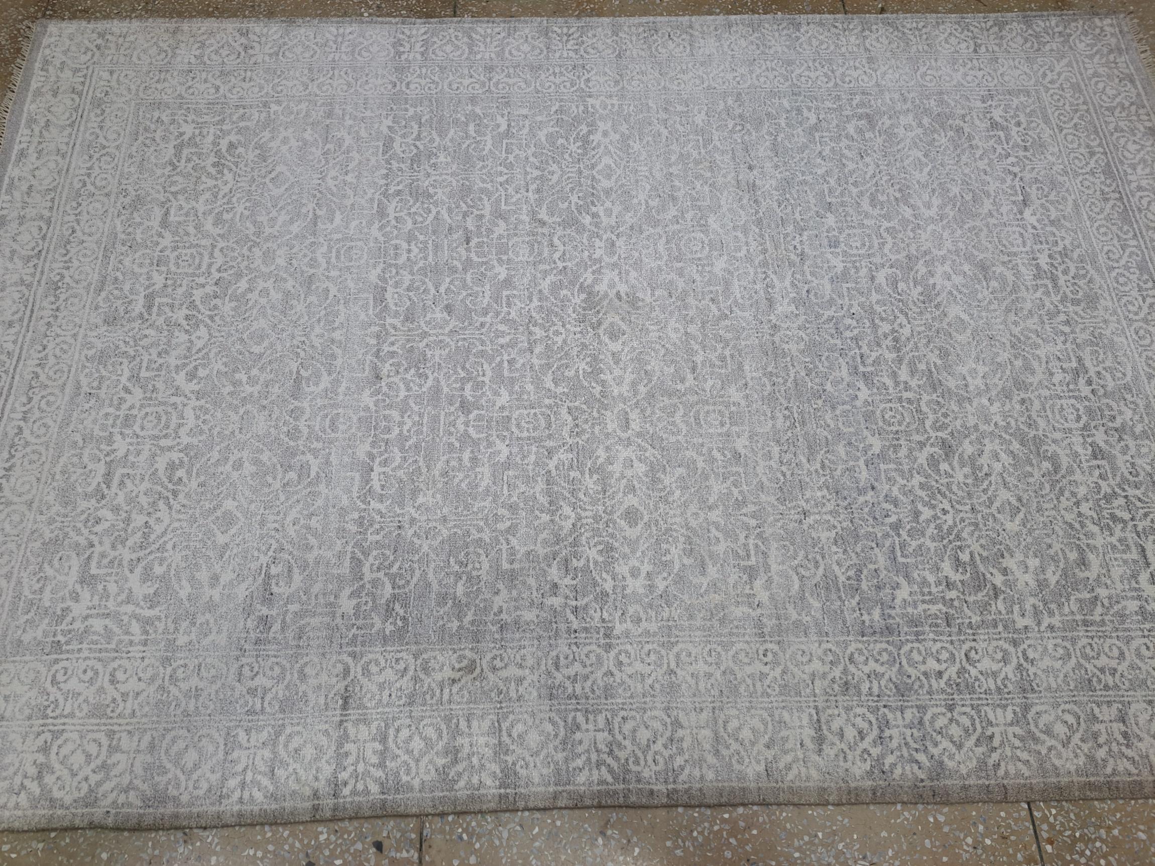 5.6x8 Ft Reiner Seidenteppich, handgefertigt. Handgeknüpfter Teppich für modernes Wohnzimmer (Moderne) im Angebot