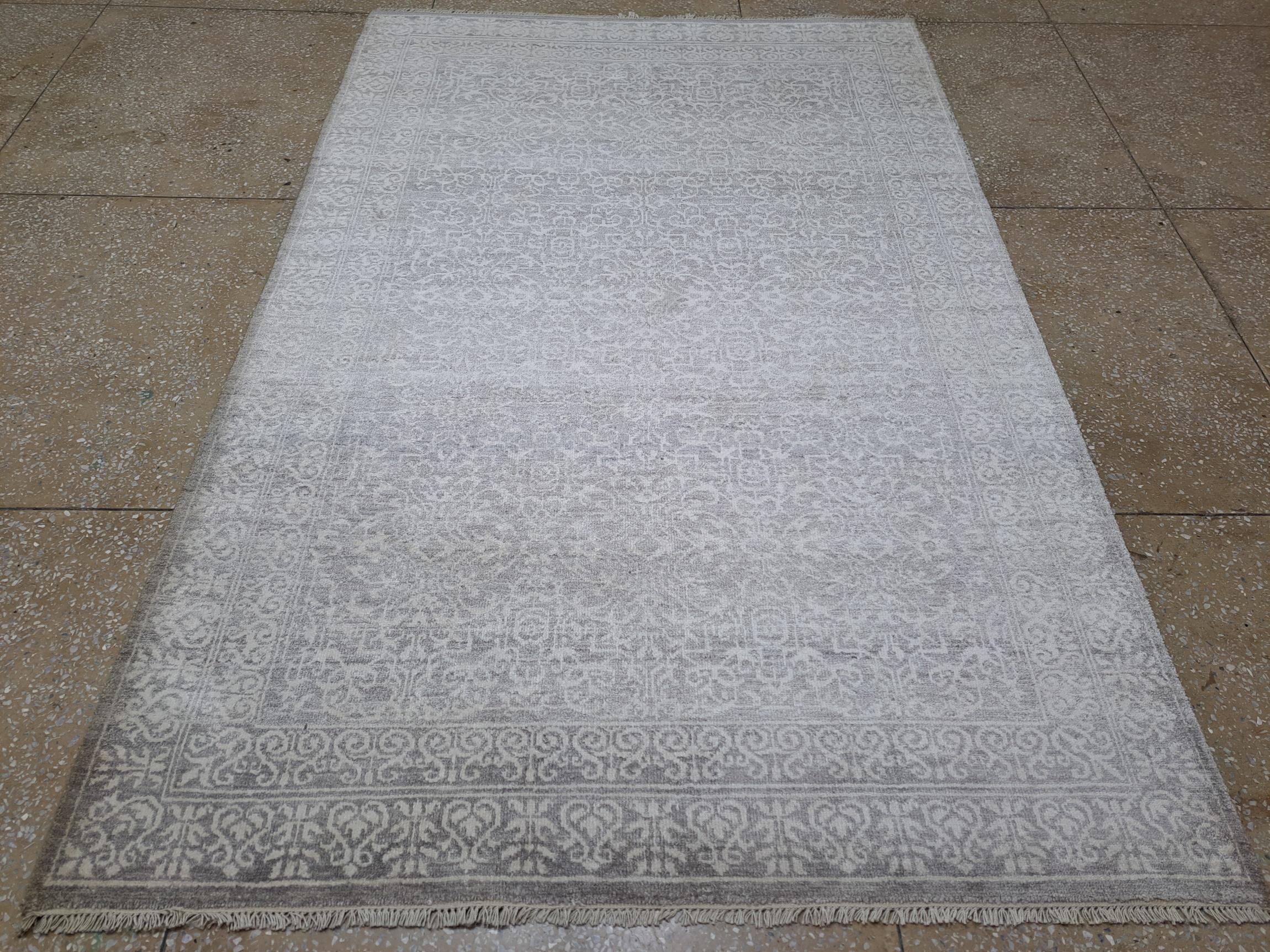 5.6x8 Ft Reiner Seidenteppich, handgefertigt. Handgeknüpfter Teppich für modernes Wohnzimmer im Zustand „Neu“ im Angebot in Spring Valley, NY