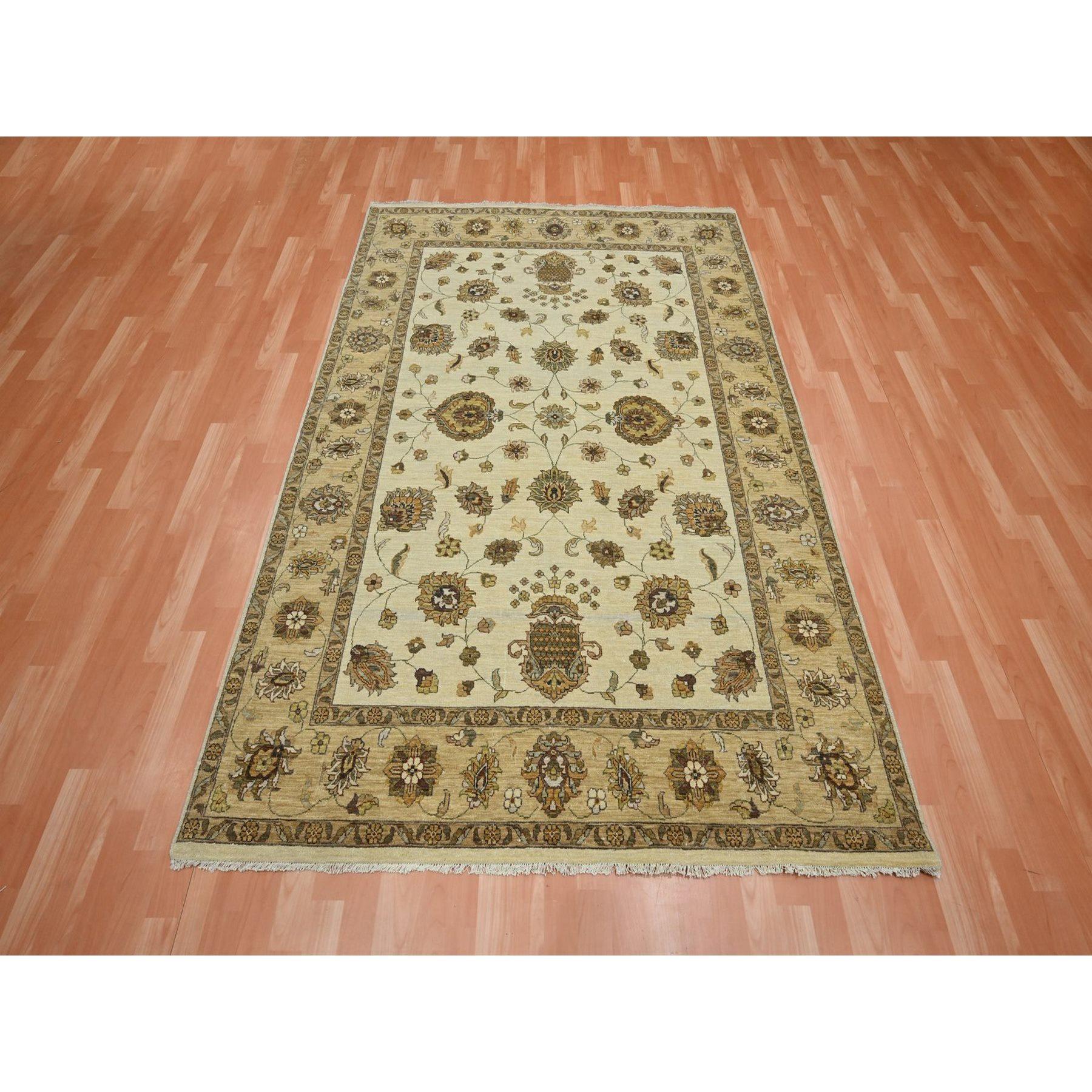 Boulder Ivory, Agra with Ziegler Design, Colorful Leaf Pattern, Hand Knotted, Pure Wool, Zero Pile, Oriental Rug
Matières premières : Laine
Latex : Pas de poils 
hauteur : 0,25 pouces
Style : Traditionnel
Couleur primaire : Ivoire
Couleurs