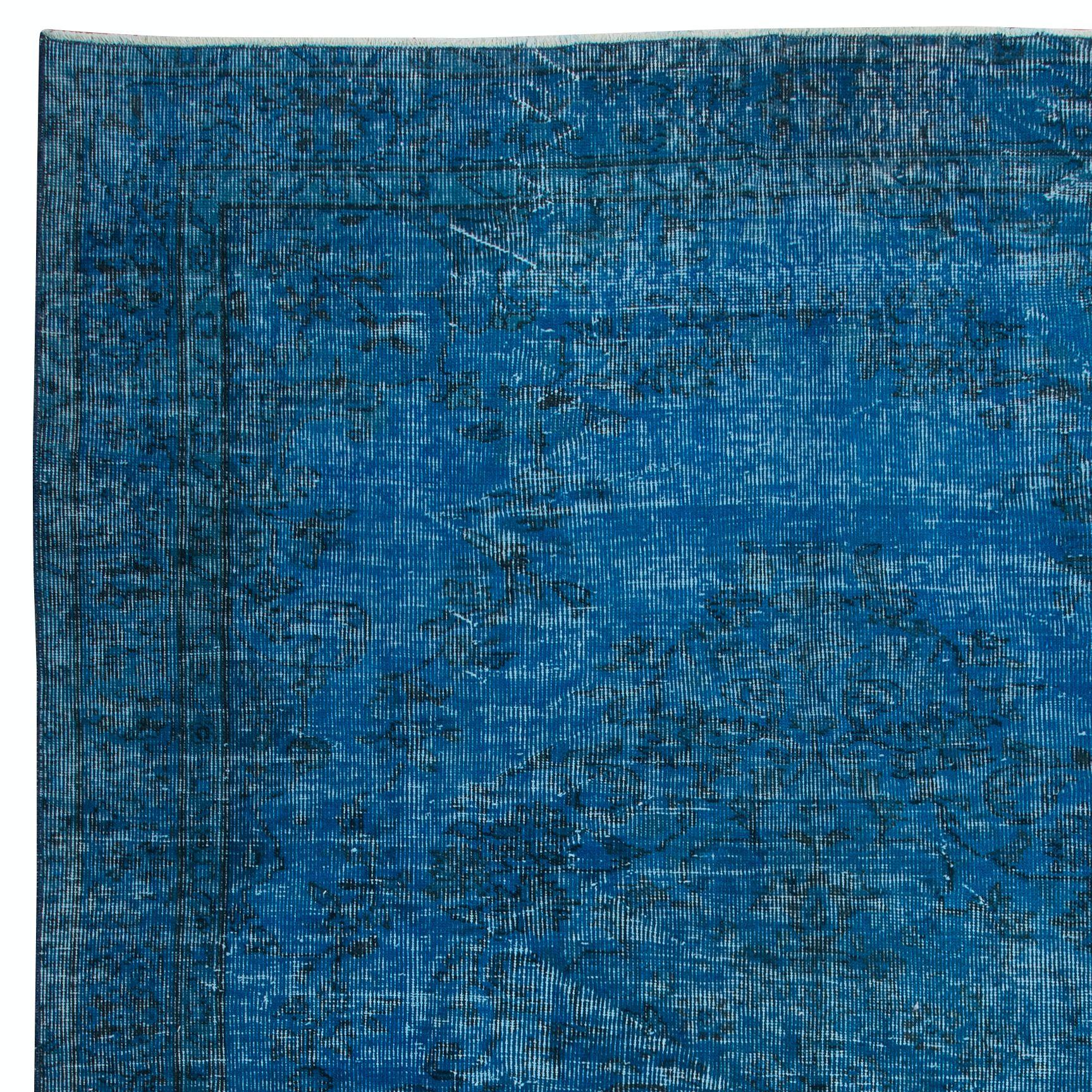 5.6x8.2 Ft Handgefertigter blauer Teppich aus der Türkei, moderner anatolischer Wollteppich (Moderne) im Angebot
