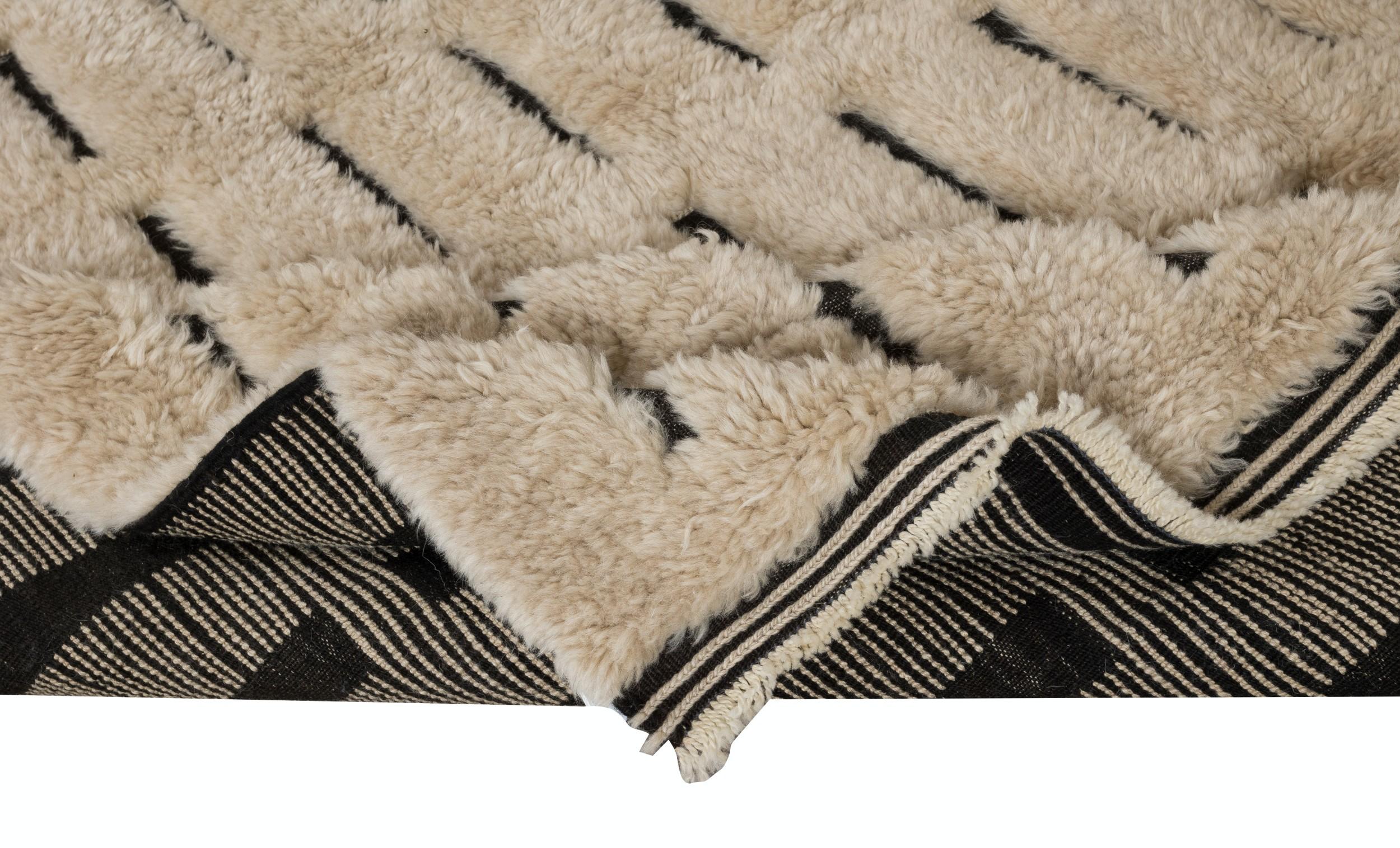 Hand-Knotted 5.6x8.3 Ft Handmade High and Low Pile Tulu Rug. Modern Turkish Shaggy Carpet For Sale