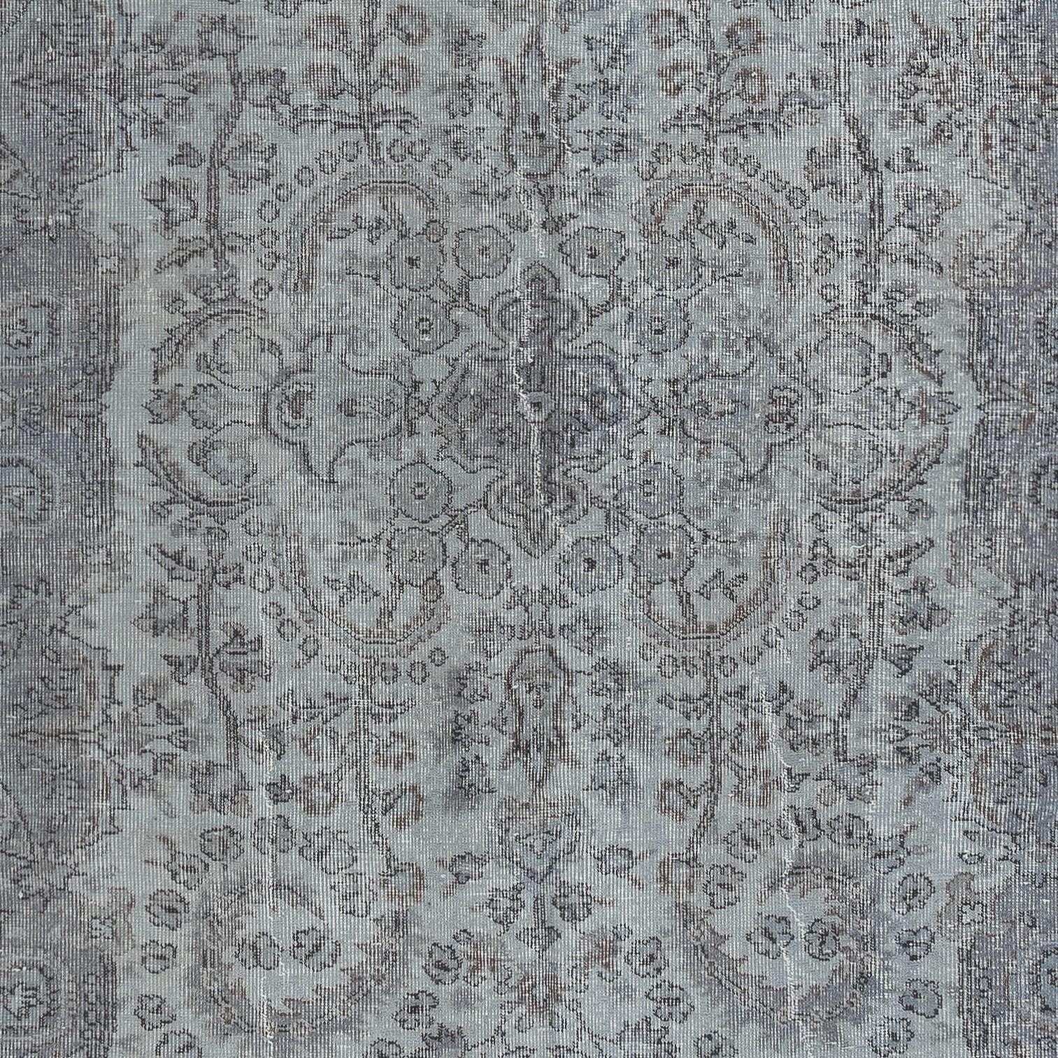 5.6x8.4 Ft Contemporary Handmade Turkish Wool Area Rug in Light Blue Color In Good Condition For Sale In Spring Valley, NY