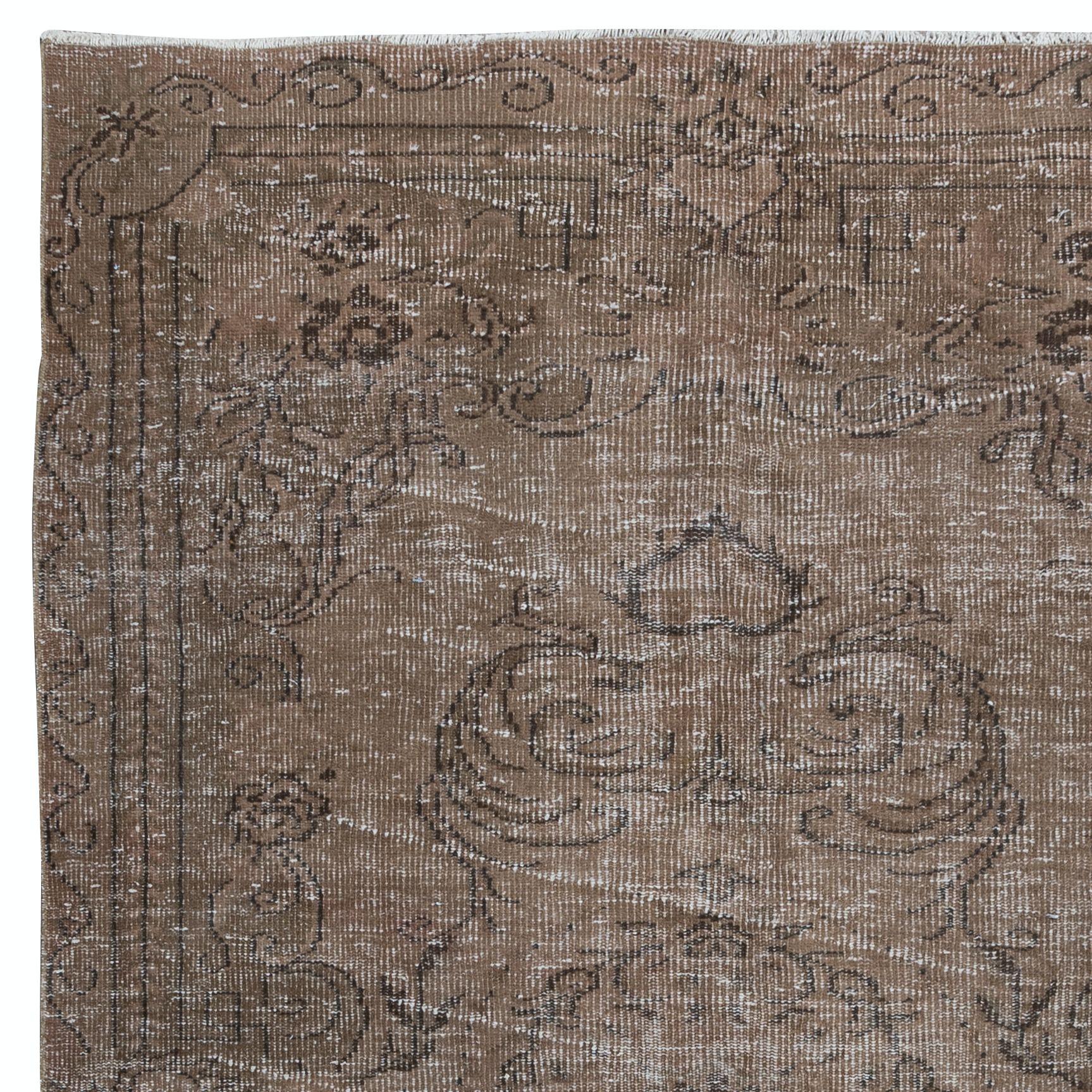Modern 5.6x8.6 Ft Handmade Rug with Medallion Design in Brown, Vintage Turkish Carpet For Sale