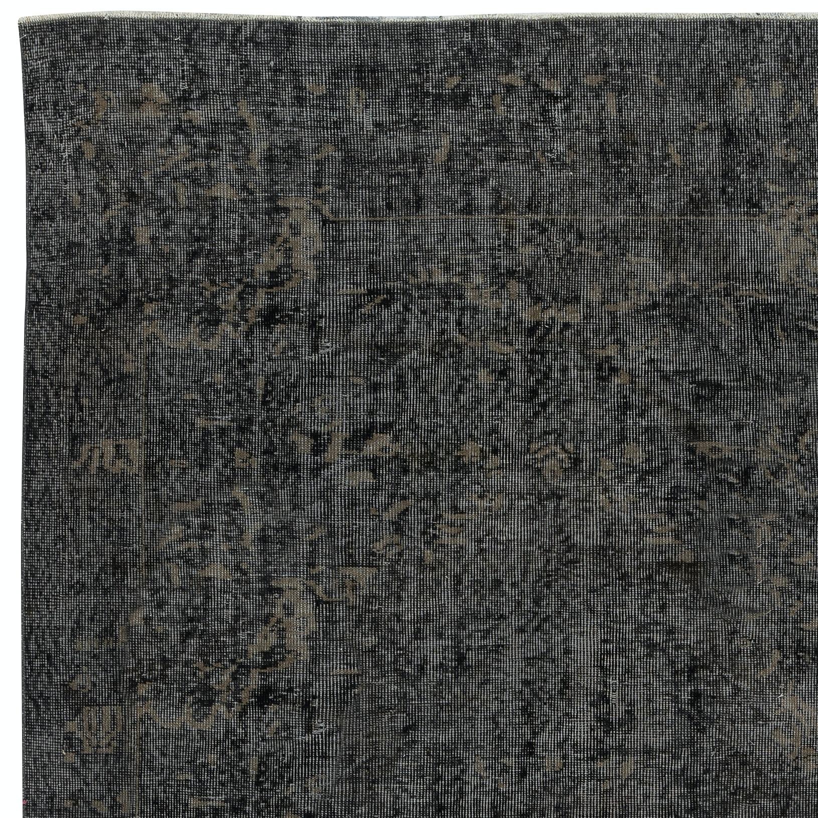 5.6x8.6 Ft Vintage Rug Overdyed in Schwarz für modernes Interieur. Handgefertigt in der Türkei (Handgeknüpft) im Angebot