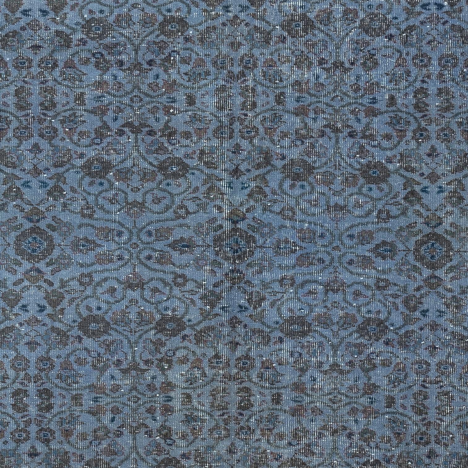 5.6x8.7 Ft zeitgenössische handgefertigte blaue Farbe türkischen Bereich Teppich mit floralen Design (Handgeknüpft) im Angebot