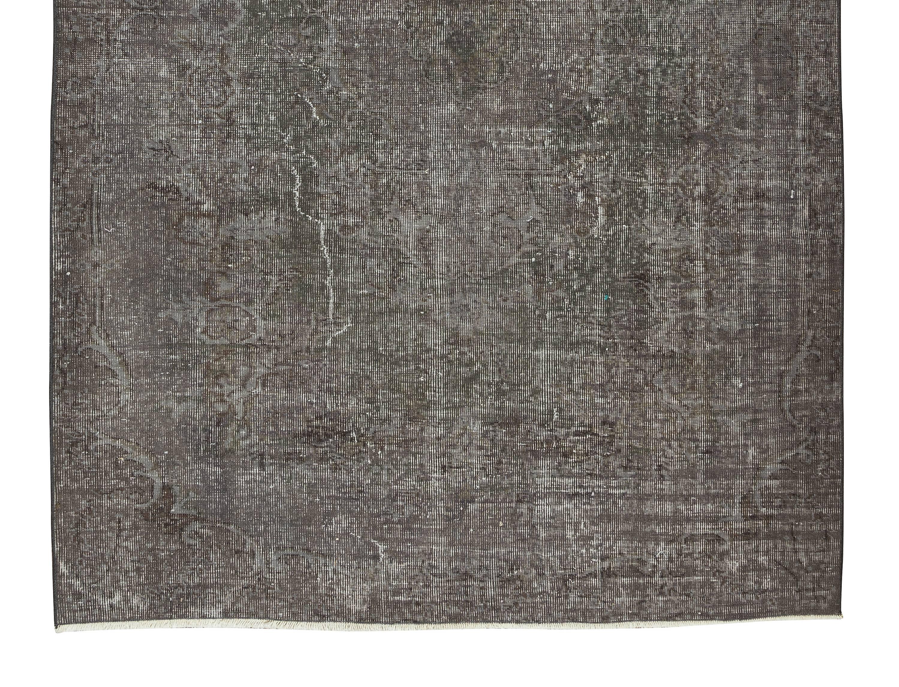 Gray Area Rug for Modern Interior, Handmade in Turkey, Vintage Carpet In Good Condition For Sale In Philadelphia, PA