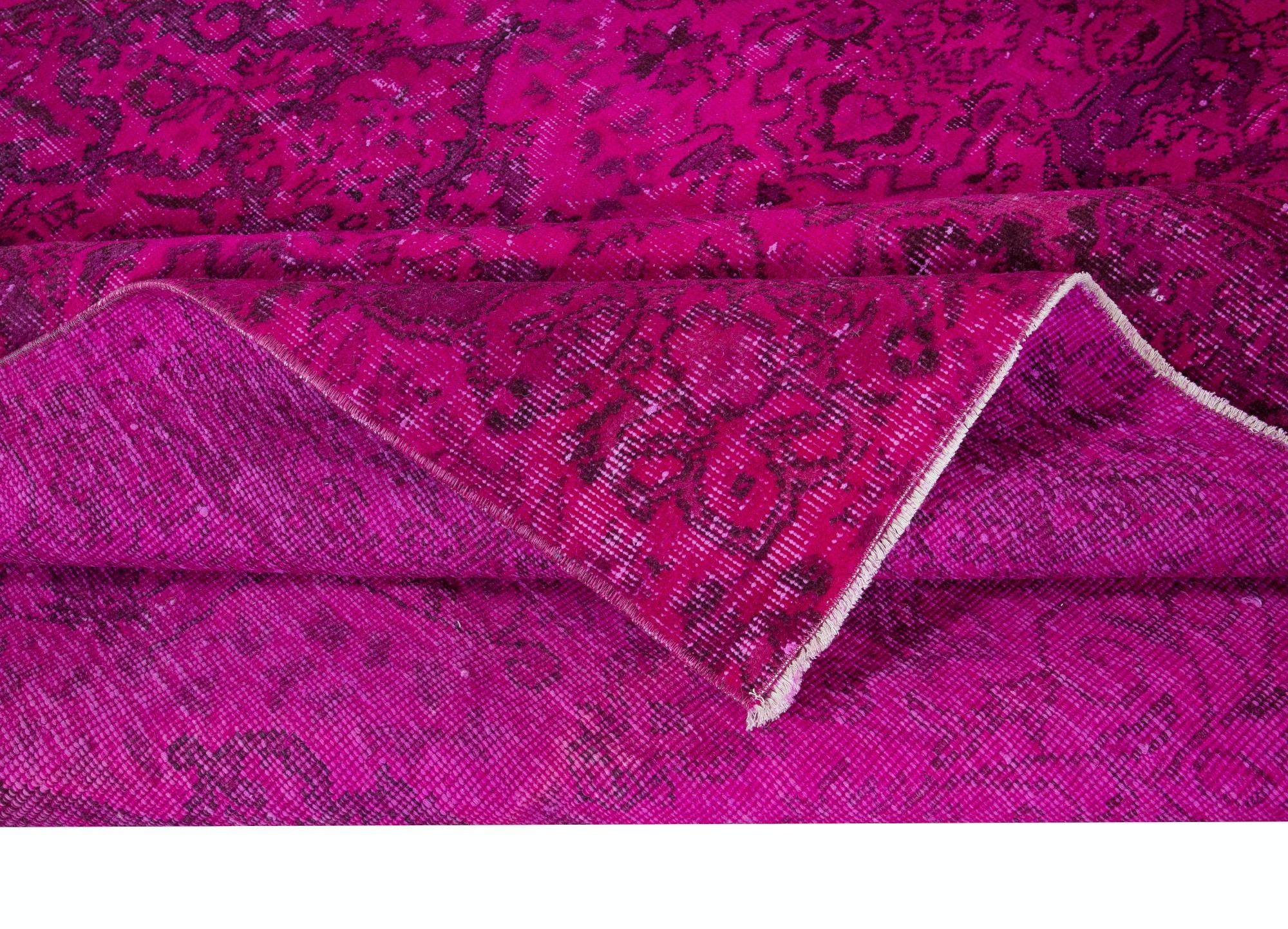 5.6x8.7 Ft Handmade Turkish Wool Area Rug in Hot Pink, Great for Modern Interior In Good Condition For Sale In Philadelphia, PA
