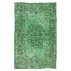 Tapis turc vintage fait main surteint en vert 4 Modern Interiors