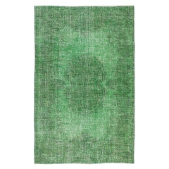 Tapis turc vintage fait à la main teinté en vert avec 4 intérieurs modernes de 5,6 x 8,7 m