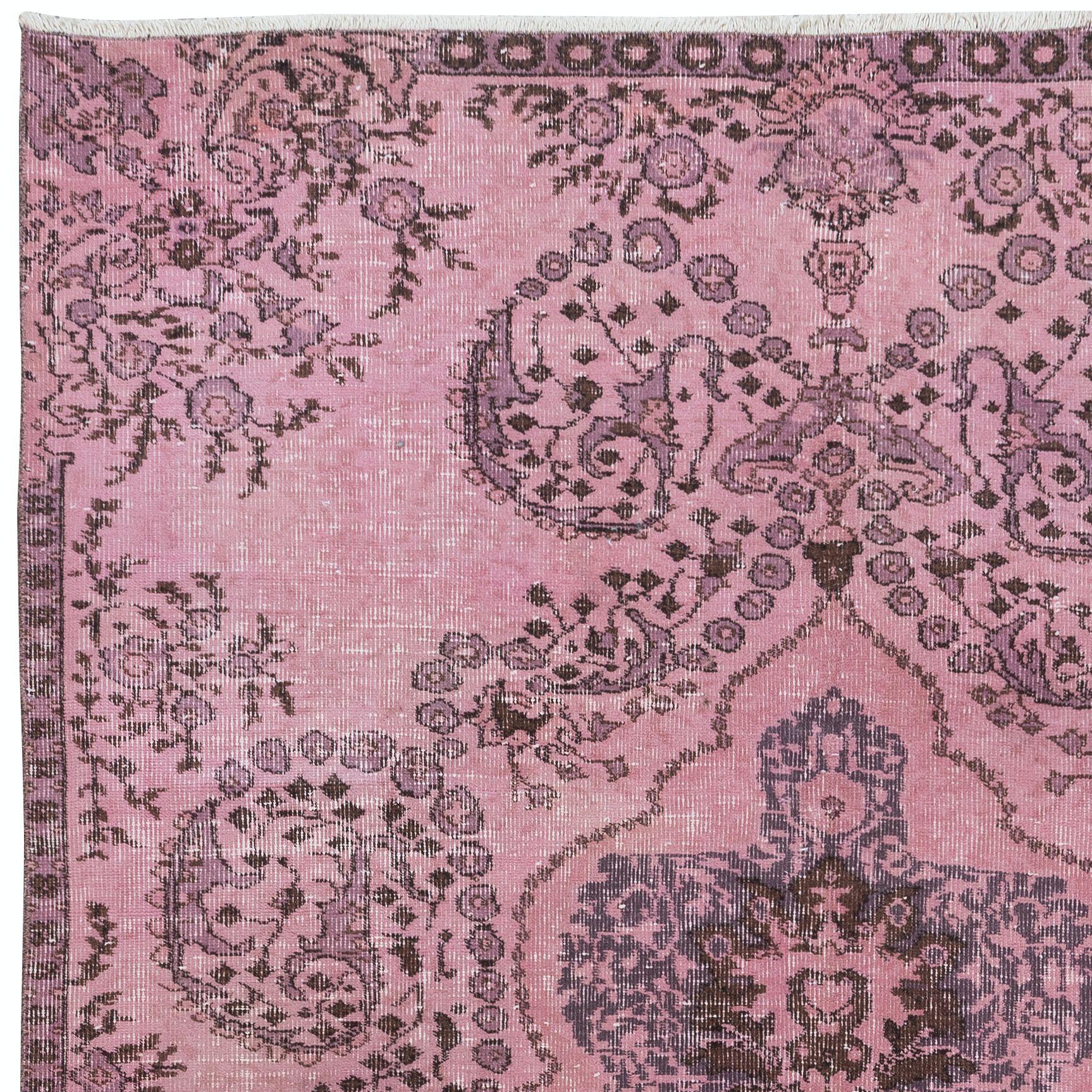 Modern 5.6x8.7 Ft Rustic Turkish Medallion Design Area Rug. Light Pink Handmade Carpet For Sale