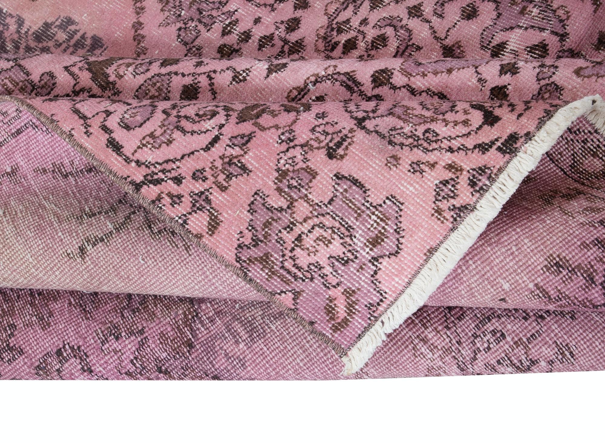 Hand-Woven 5.6x8.7 Ft Rustic Turkish Medallion Design Area Rug. Light Pink Handmade Carpet For Sale