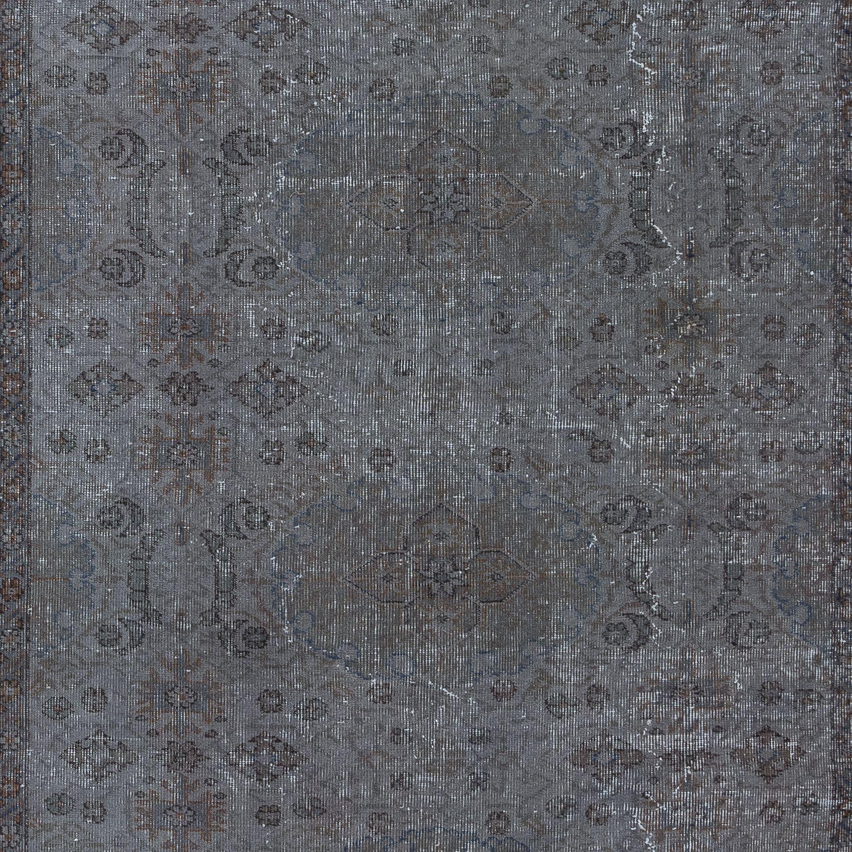 5.6x8.7 Ft Traditional Handmade Rug in Iron Gray Color, Modern Home Decor Carpet In Good Condition For Sale In Philadelphia, PA