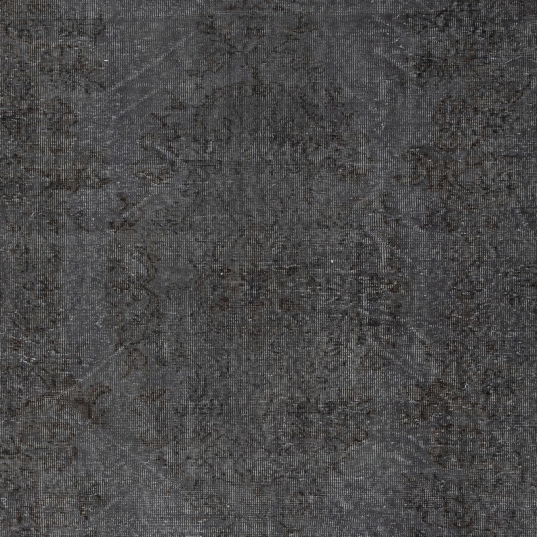 Turco Tappeto vintage fatto a mano di area turca tinta in grigio per interni moderni in vendita