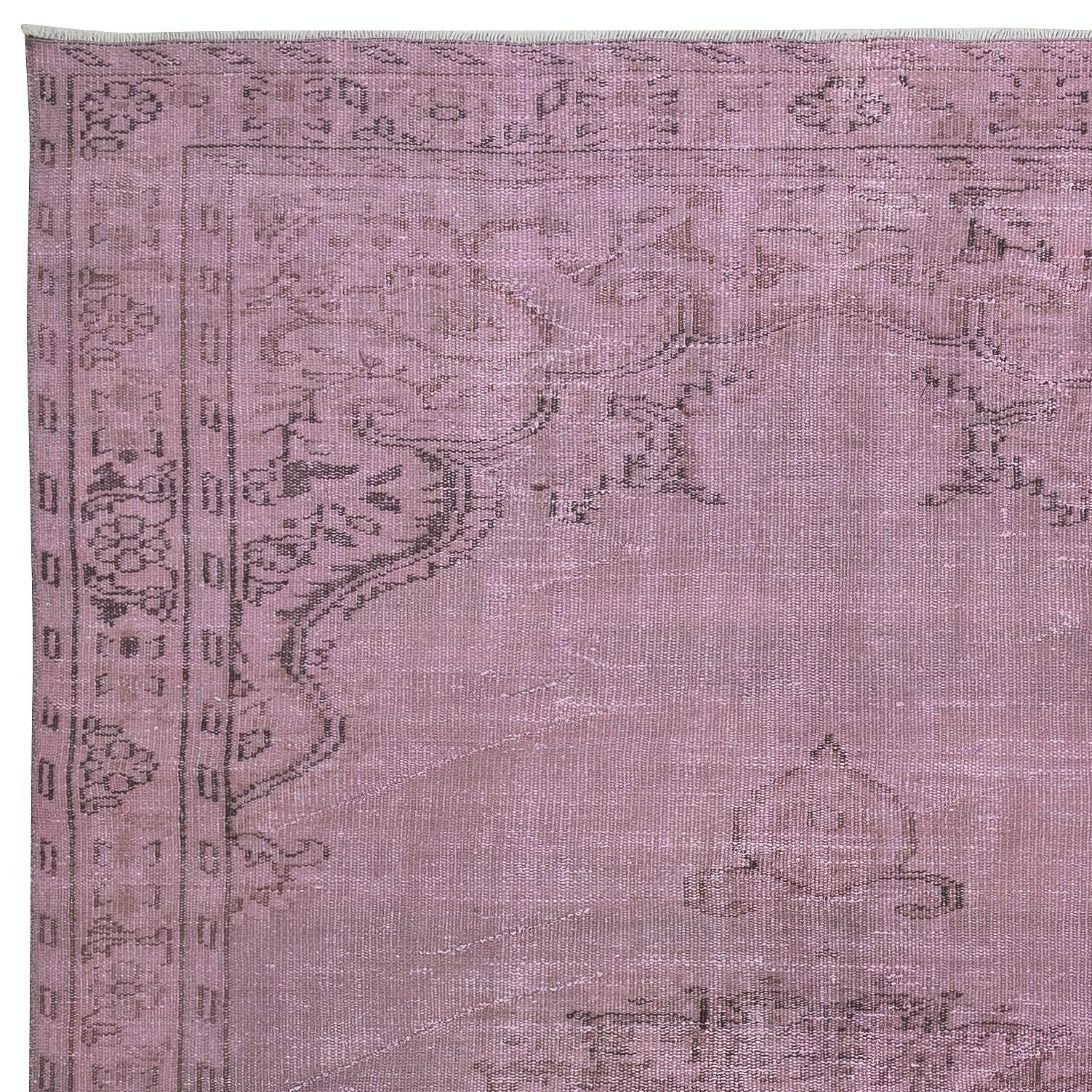Alfombra turca vintage de 1,5 x 1,8 m teñida de rosa para interiores modernos Turco en venta