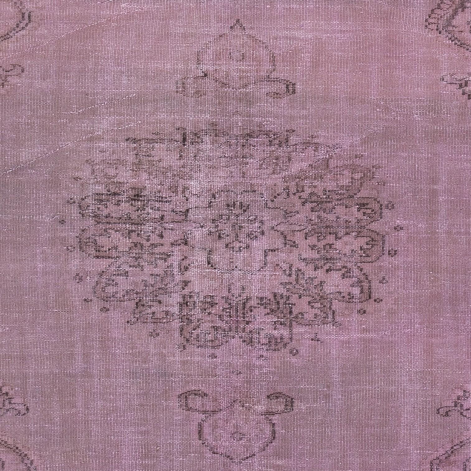 Alfombra turca vintage de 1,5 x 1,8 m teñida de rosa para interiores modernos Anudado a mano en venta
