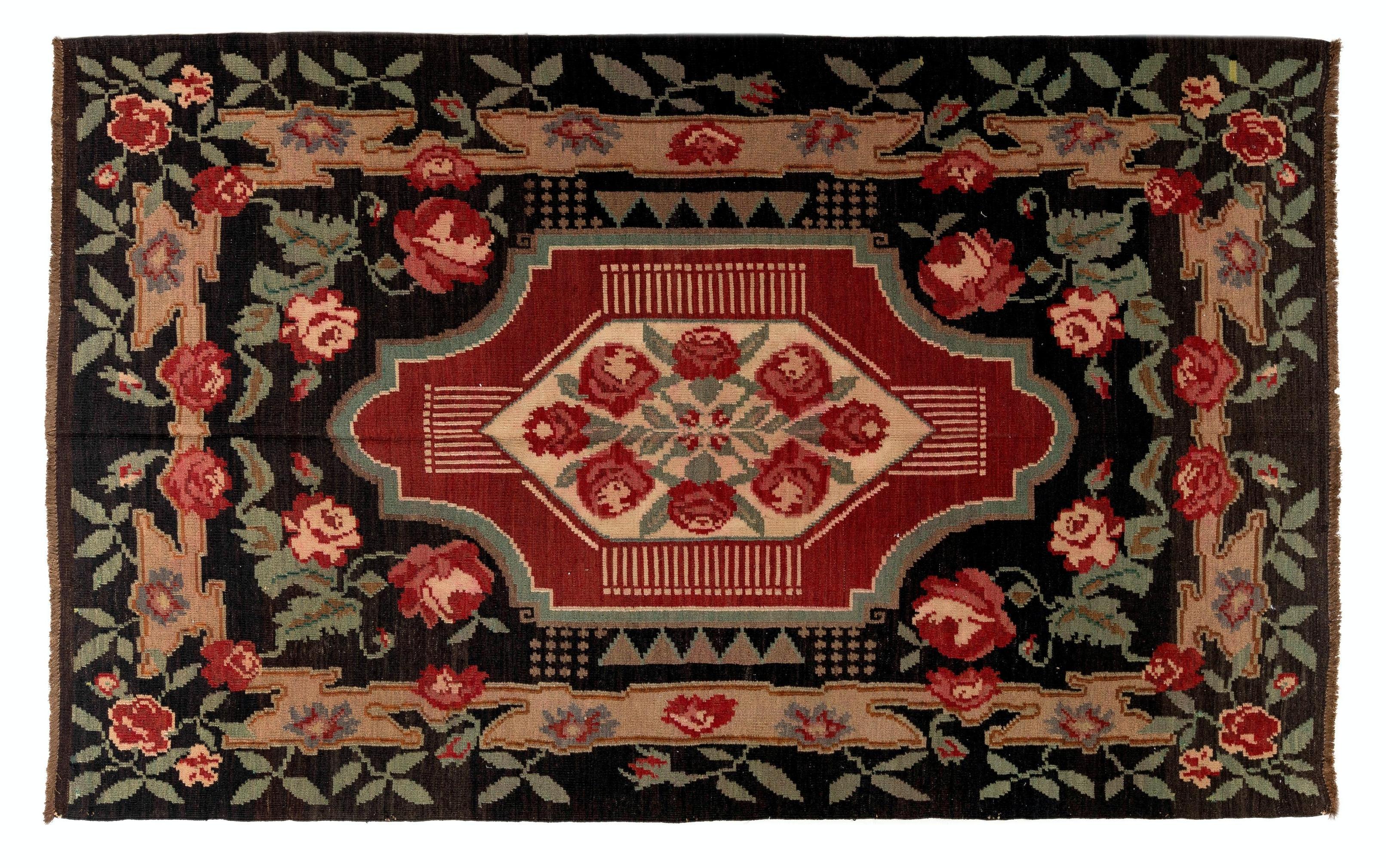 5.6x8.8 Ft Hand Woven Moldovan Kilim with Floral Design, Vintage Bessarabian Rug In Good Condition In Philadelphia, PA