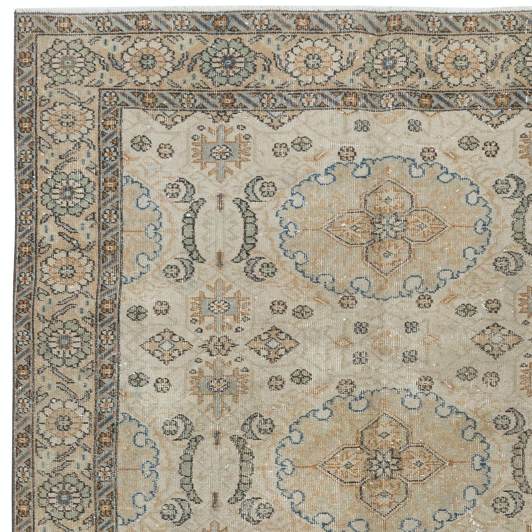 Alfombra Oushak Vintage de Anatolia, beige, hecha a mano, de 2,5 x 2,8 metros, para casas de campo Anudado a mano en venta