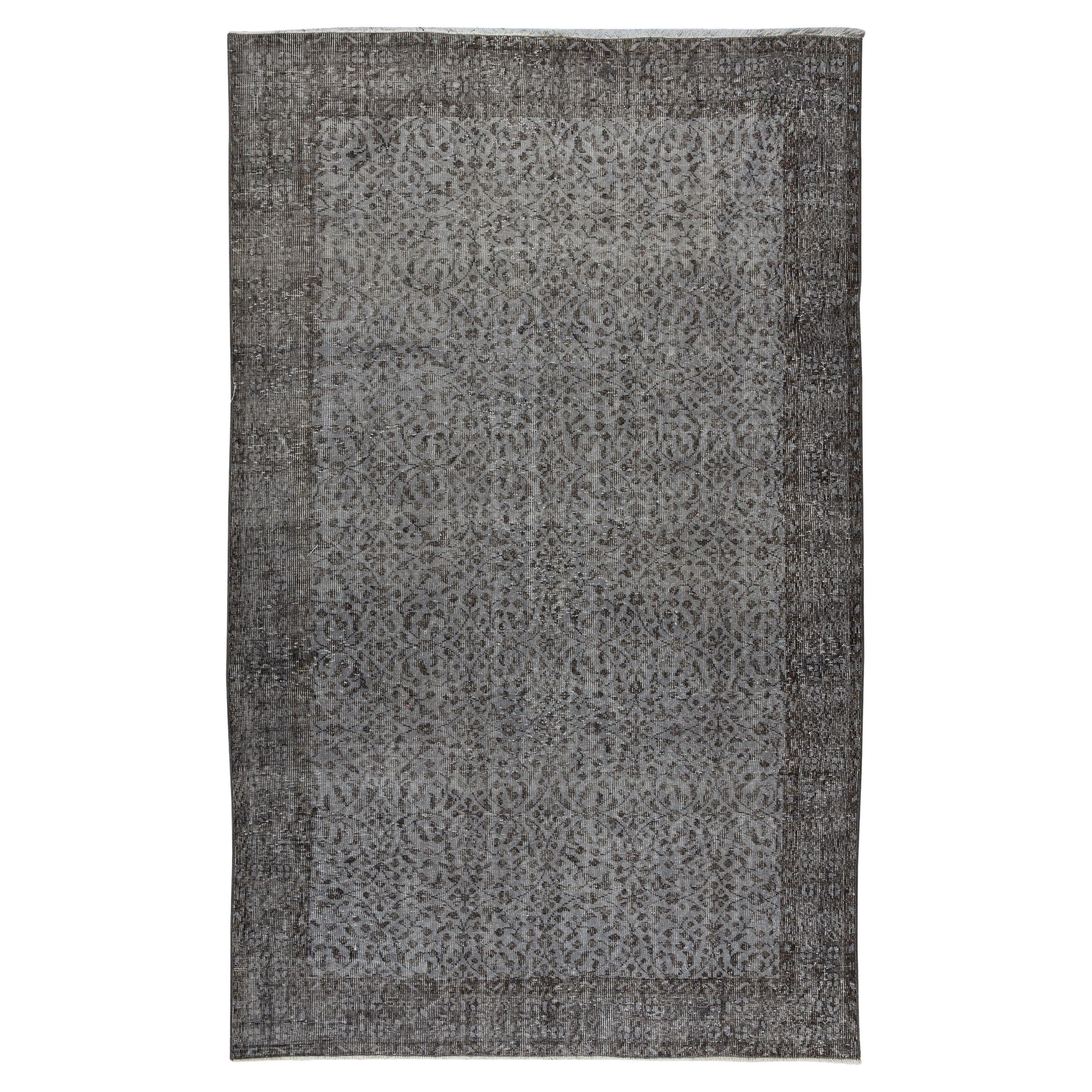 Zeitgenössischer türkischer Teppich in Grau,5.6x8.9 Ft, neu gefärbt, Vintage